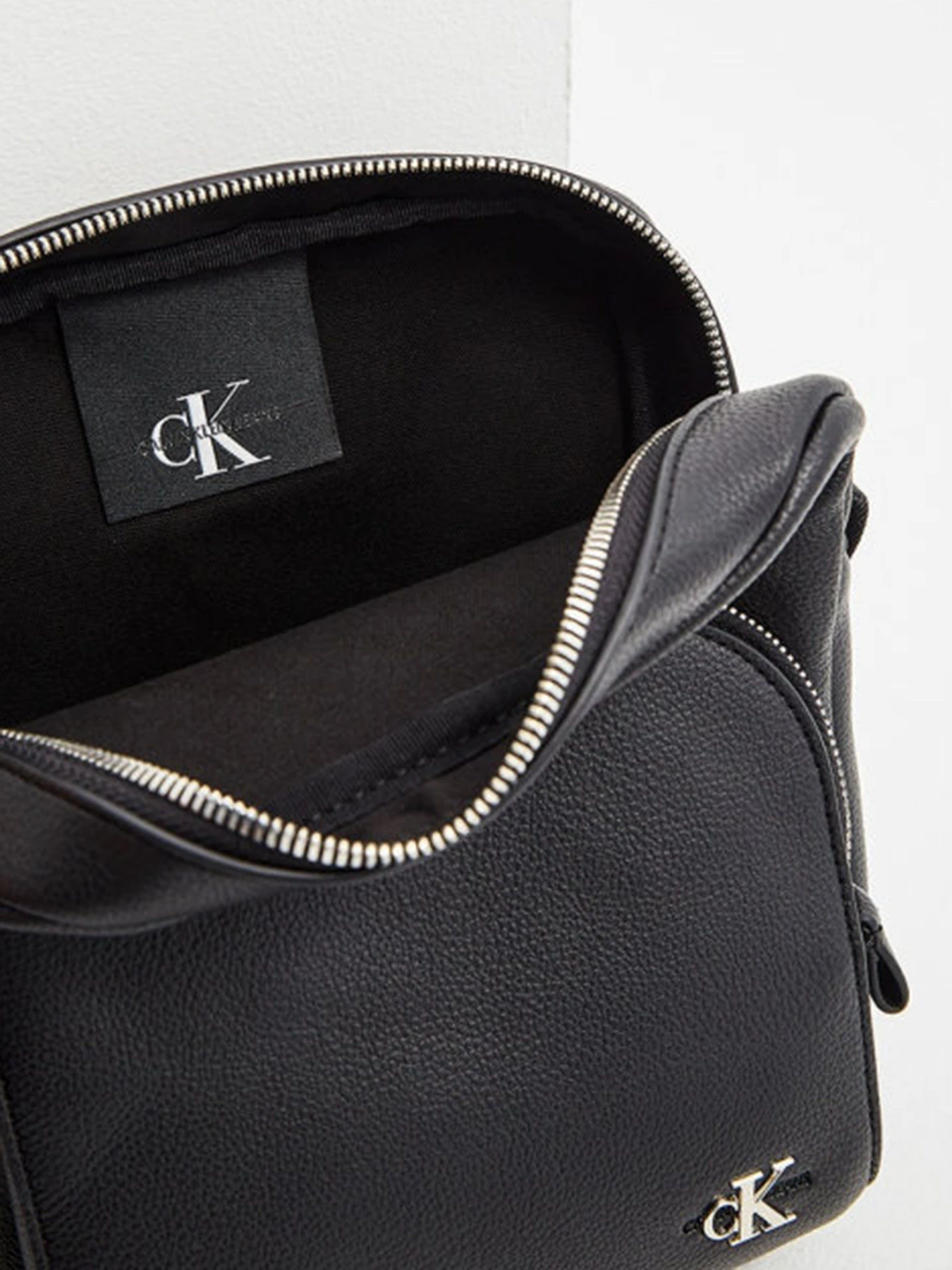 Сумки Calvin Klein модель K50K506384_BDS0 Фото
