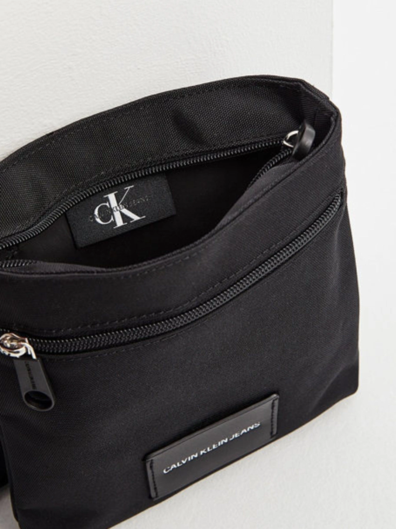 Сумки Calvin Klein модель K50K506470_BDS0 Фото