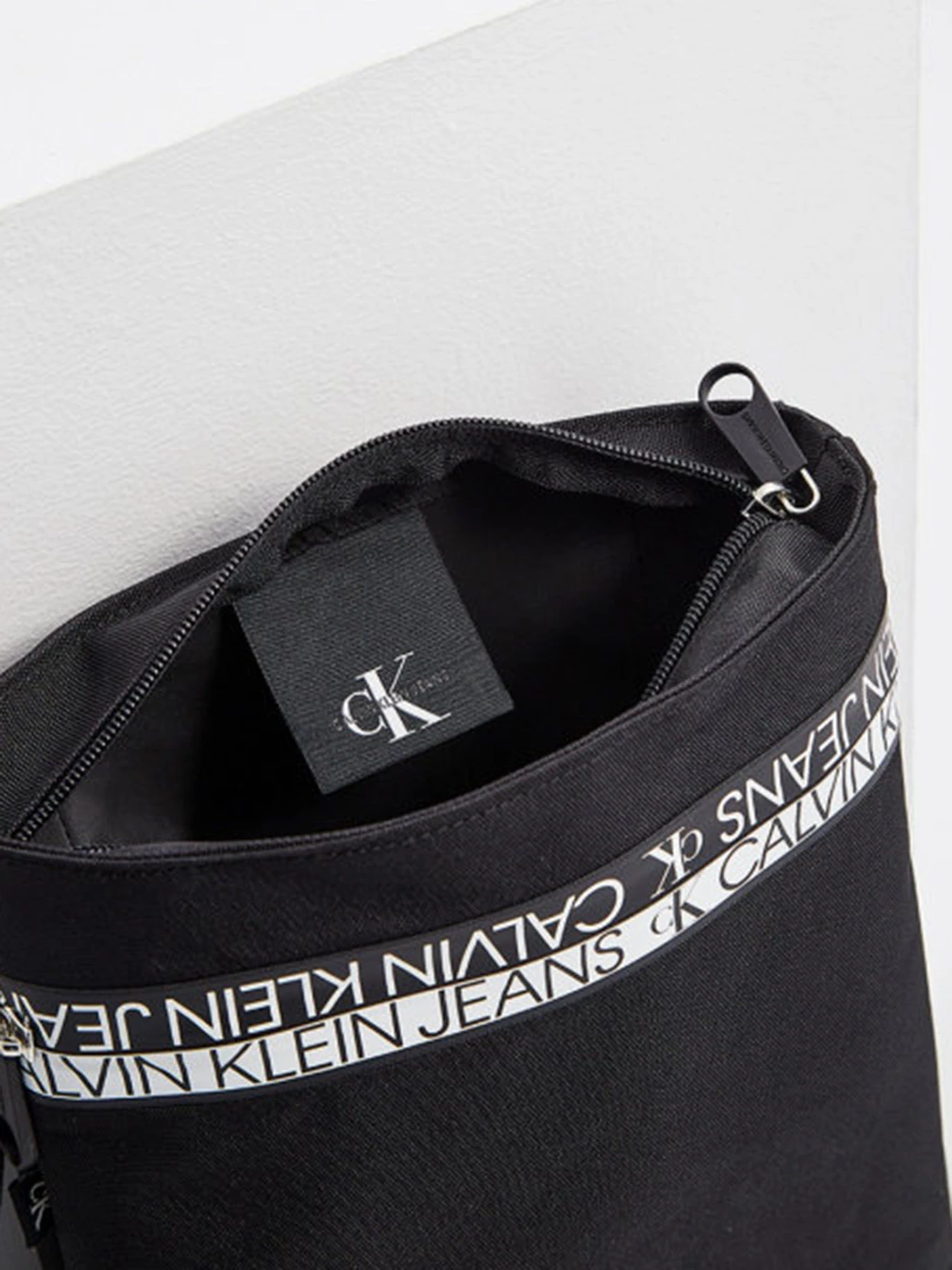 Сумки Calvin Klein модель K50K506539_BDS0 Фото