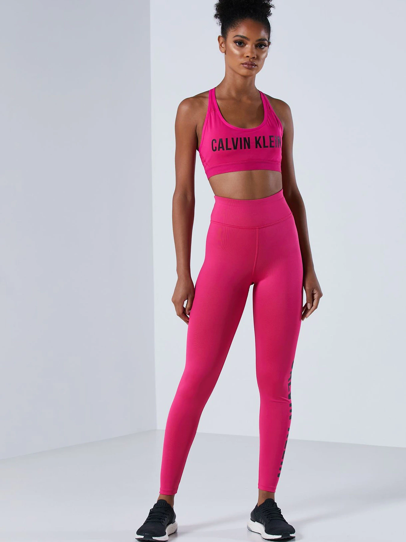 Футболки и поло Calvin Klein модель 00GWS0K137-996 Футболки и поло Calvin Klein модель 00GWS0K137-996 Фото