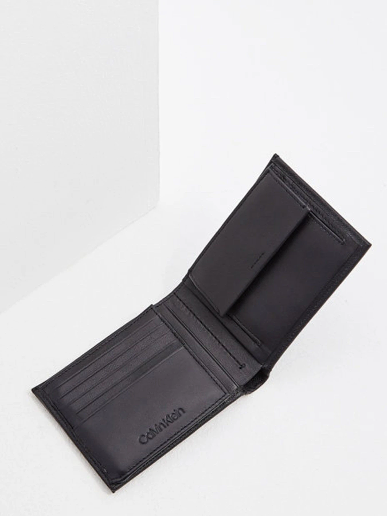Гаманці Calvin Klein модель K50K506750_BAX0 Гаманці Calvin Klein модель K50K506750_BAX0 Фото