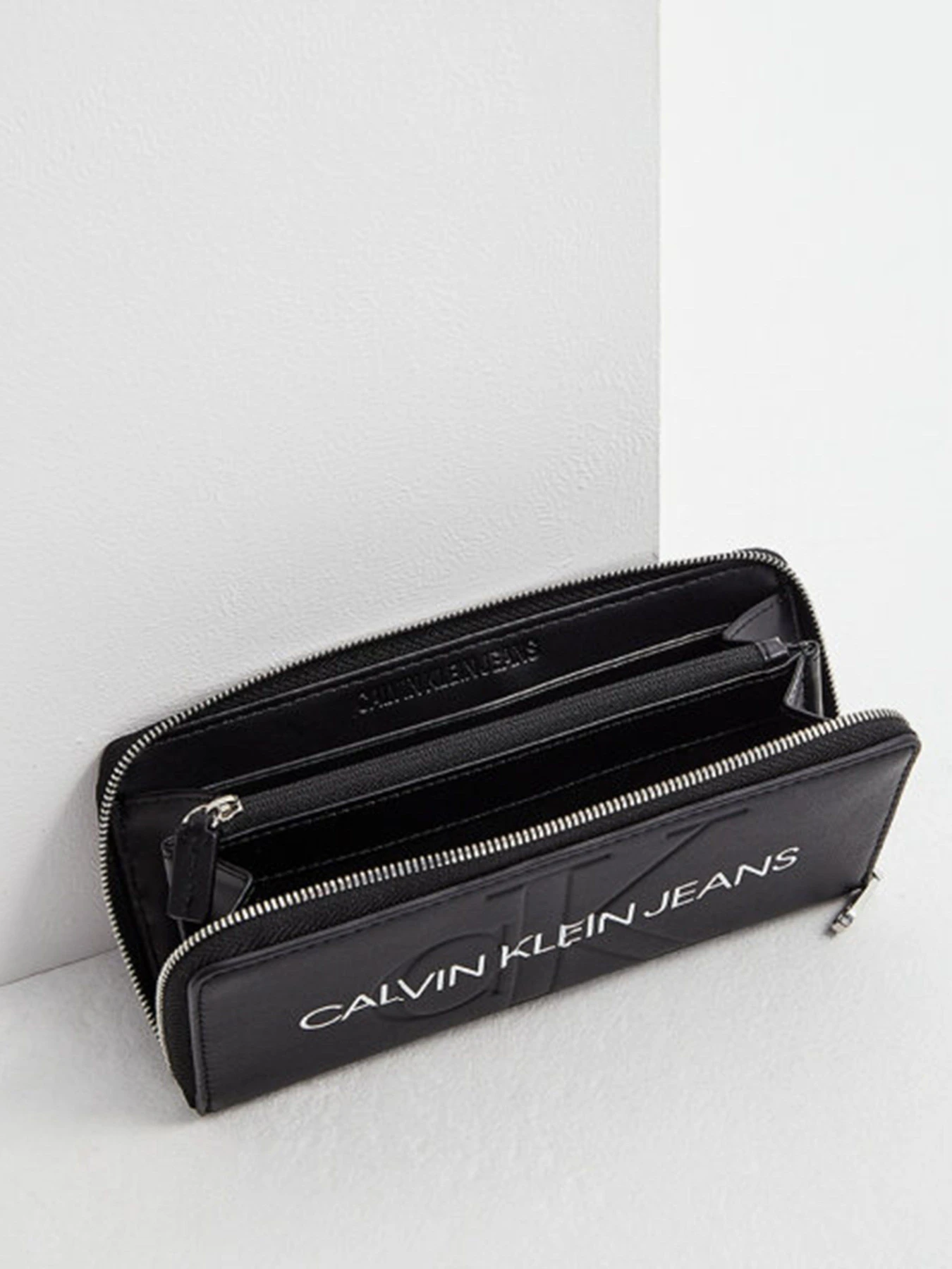 Кошельки Calvin Klein модель K60K607634_BDS0 Фото
