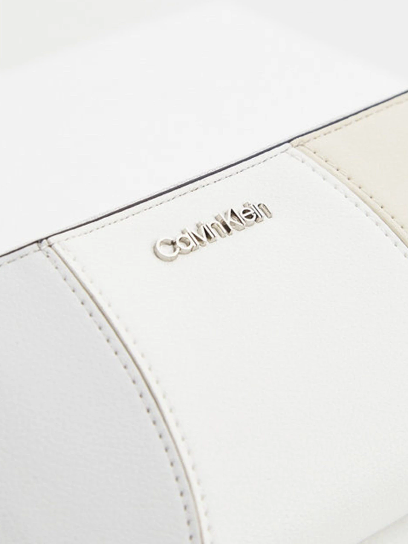 Кошельки Calvin Klein модель K60K608120_03A0 Кошельки Calvin Klein модель K60K608120_03A0 Фото