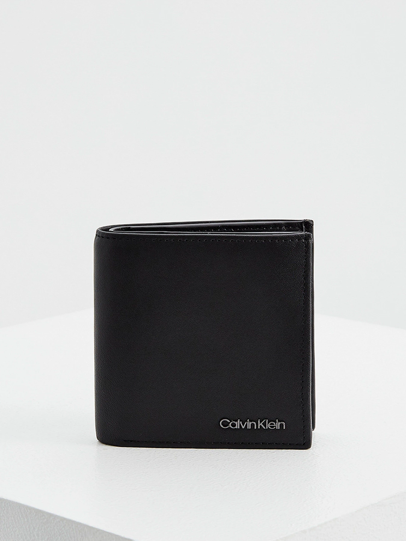 Гаманці Calvin Klein модель K50K506388_BAX0 Гаманці Calvin Klein модель K50K506388_BAX0 Фото