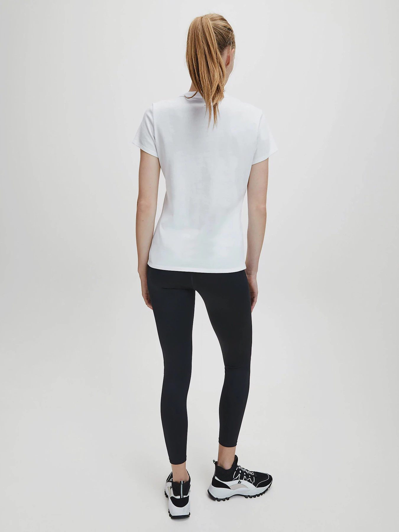 Футболки и поло Calvin Klein модель 00GWF0K141-100 Футболки и поло Calvin Klein модель 00GWF0K141-100 Фото