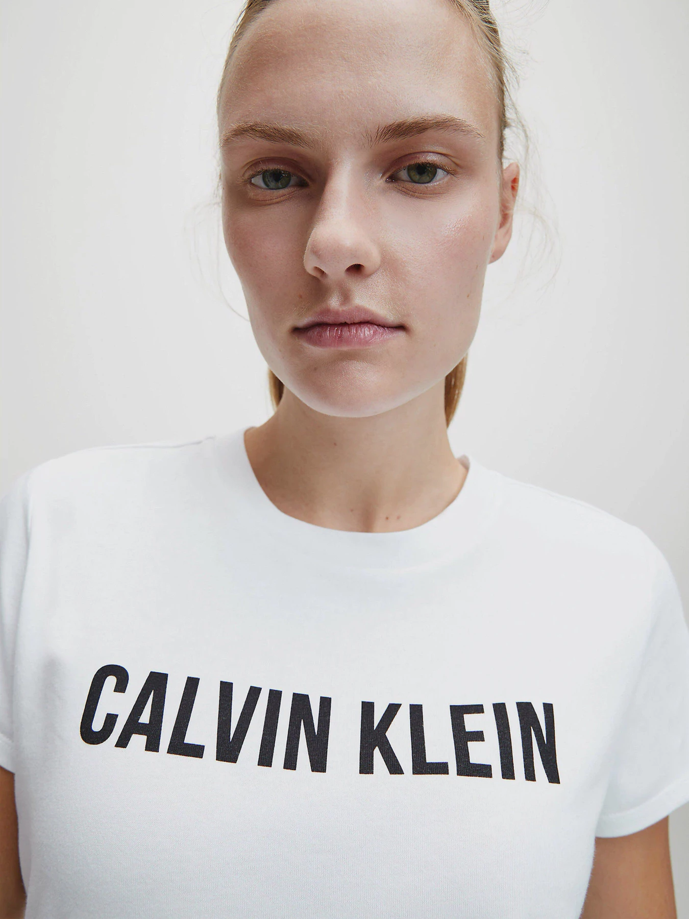 Футболки и поло Calvin Klein модель 00GWF0K141-100 Футболки и поло Calvin Klein модель 00GWF0K141-100 Фото
