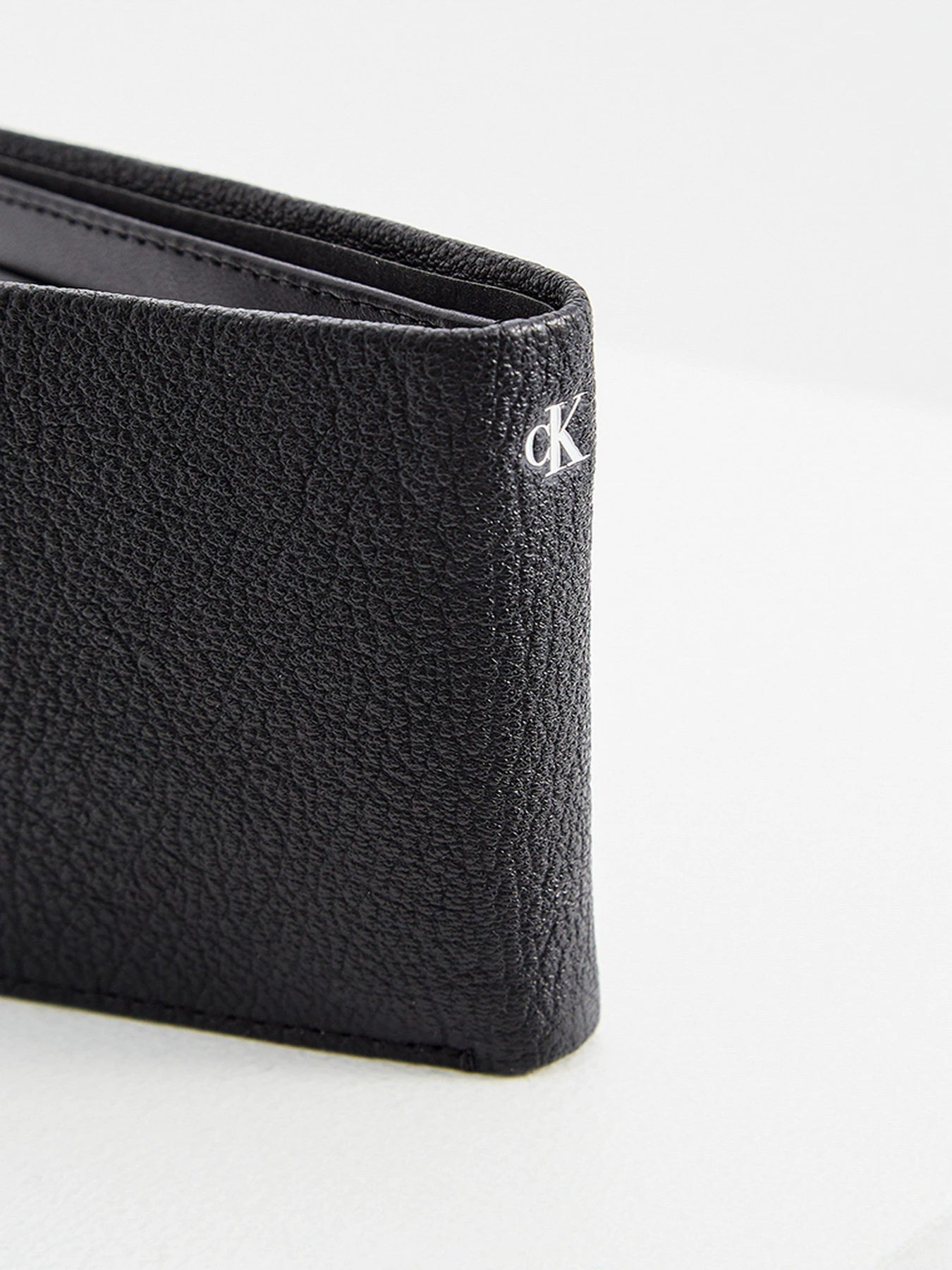 Гаманці Calvin Klein модель K50K506811_BDS0 Гаманці Calvin Klein модель K50K506811_BDS0 Фото