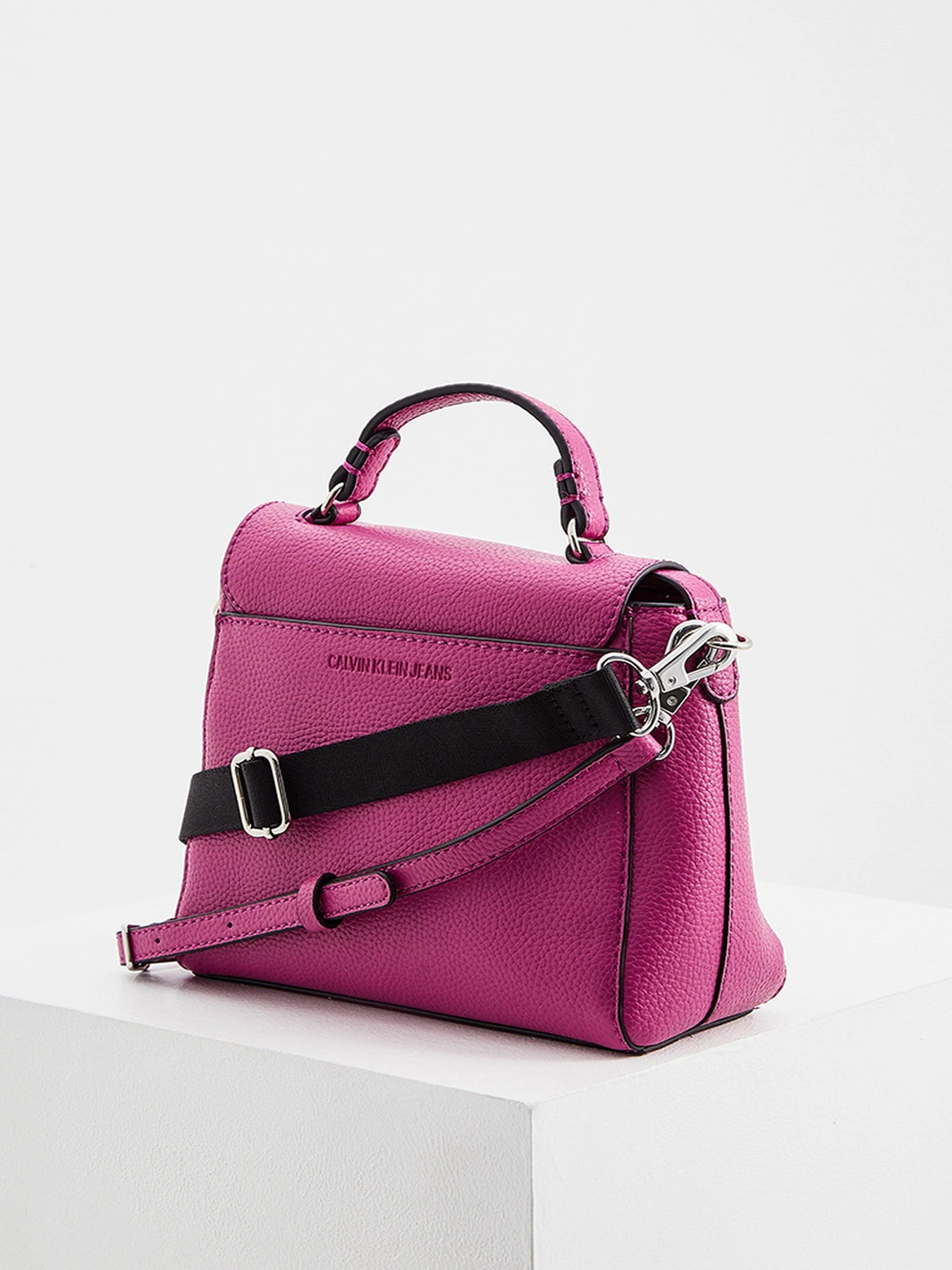 Сумки Calvin Klein модель K60K607480_VIB0 Сумки Calvin Klein модель K60K607480_VIB0 Фото