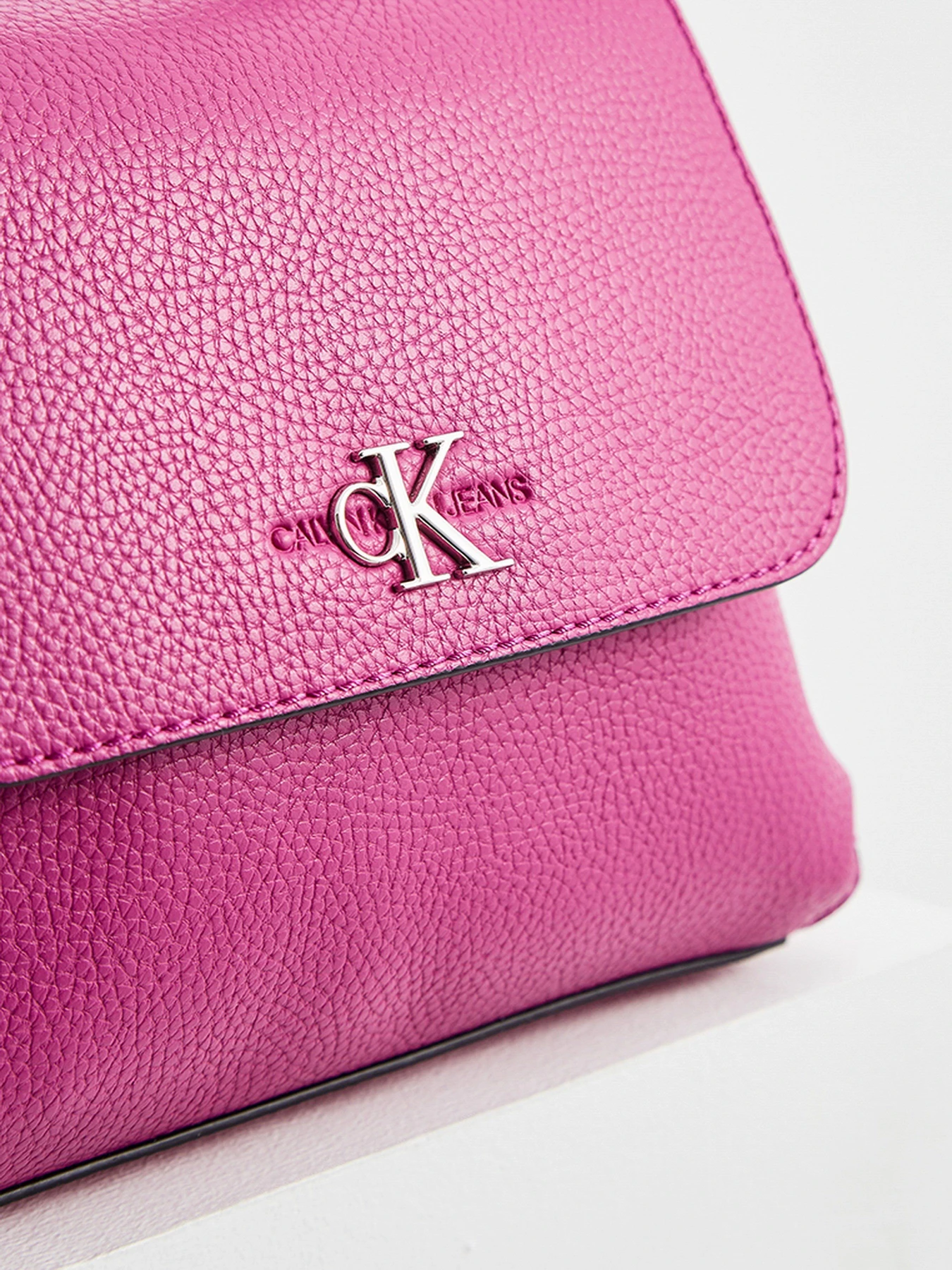 Сумки Calvin Klein модель K60K607480_VIB0 Сумки Calvin Klein модель K60K607480_VIB0 Фото