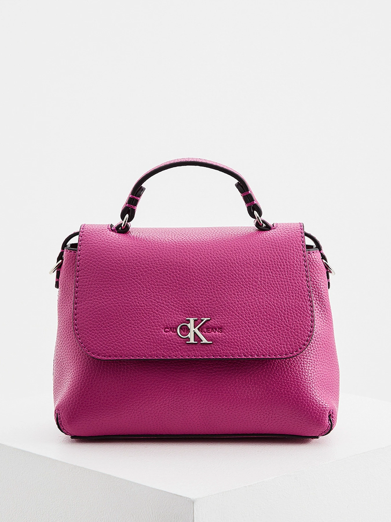 Сумки Calvin Klein модель K60K607480_VIB0 Сумки Calvin Klein модель K60K607480_VIB0 Фото
