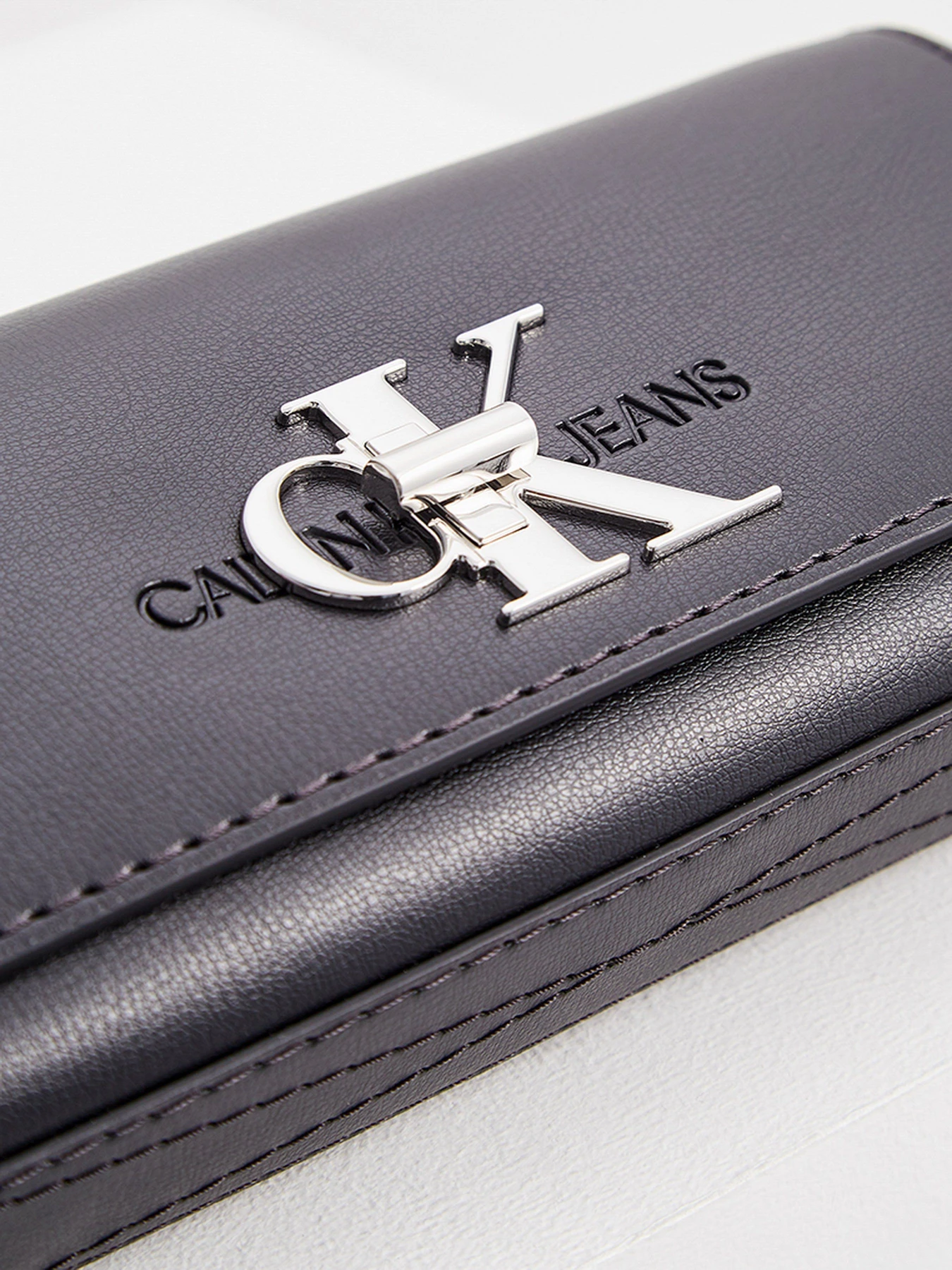 Сумки Calvin Klein модель K60K607484_BDS0 Сумки Calvin Klein модель K60K607484_BDS0 Фото