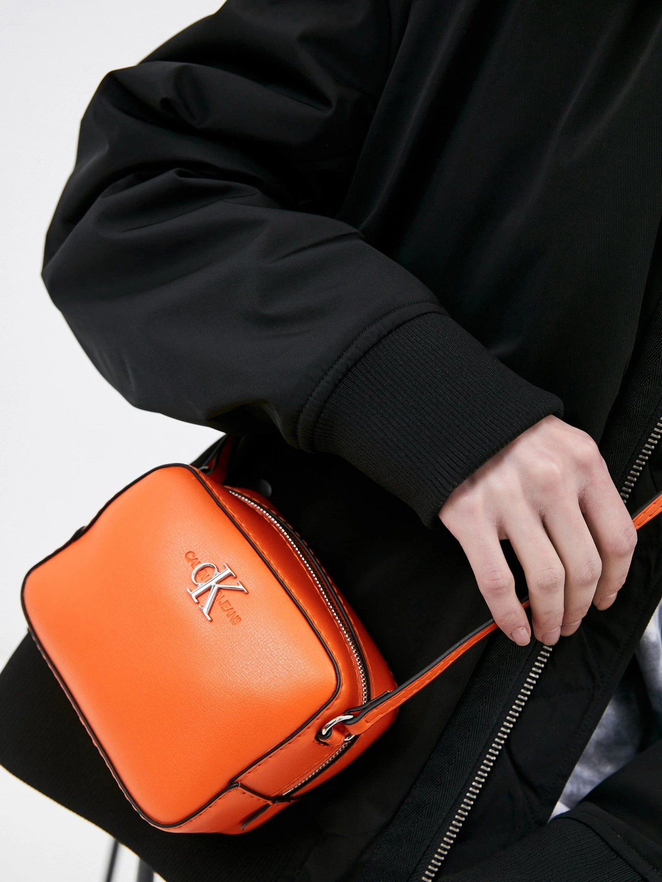 Сумки Calvin Klein модель K60K607485_SEA0 Фото