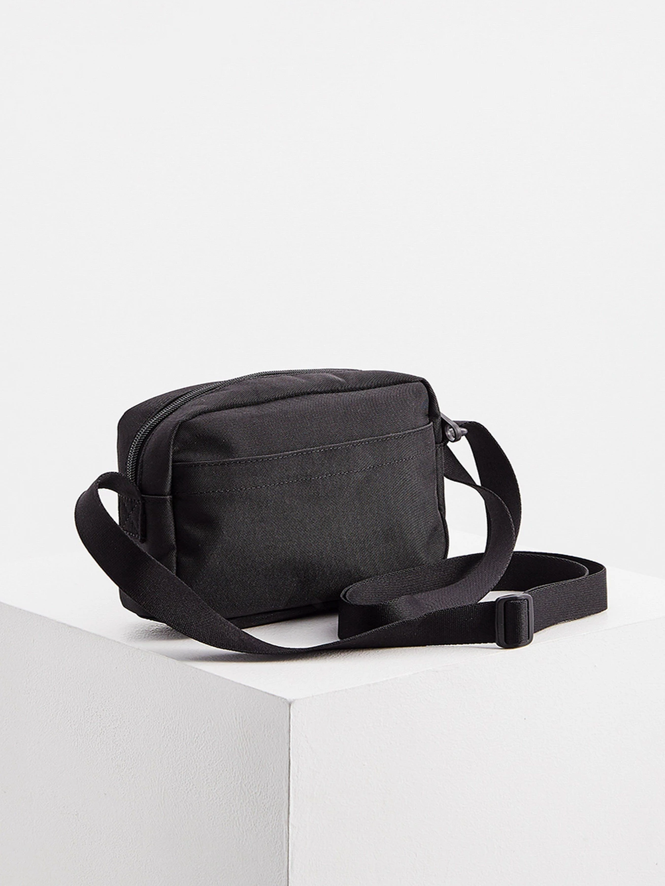 Сумки Calvin Klein модель K60K607577_BDS0 Сумки Calvin Klein модель K60K607577_BDS0 Фото