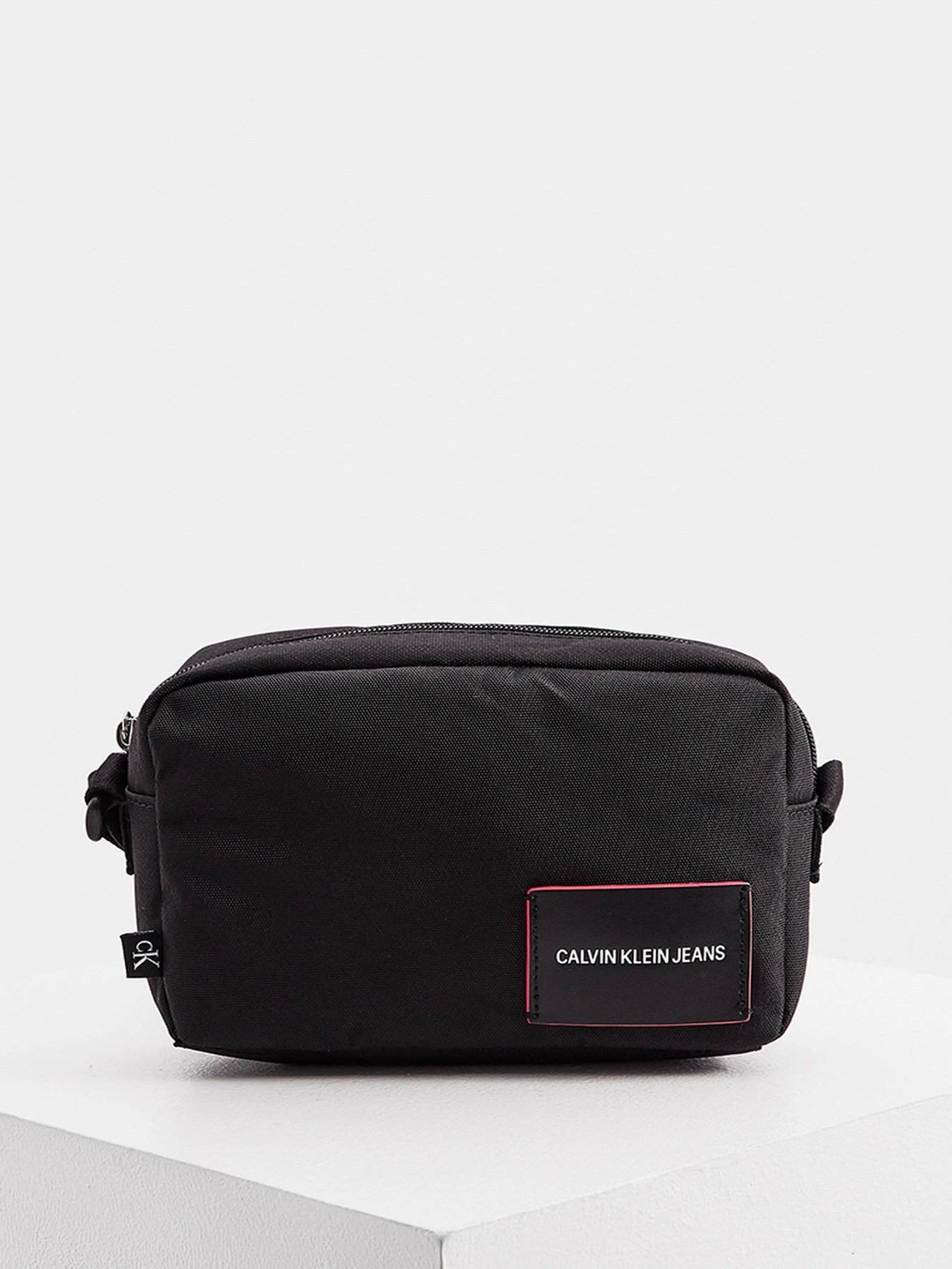 Сумки Calvin Klein модель K60K607577_BDS0 Сумки Calvin Klein модель K60K607577_BDS0 Фото