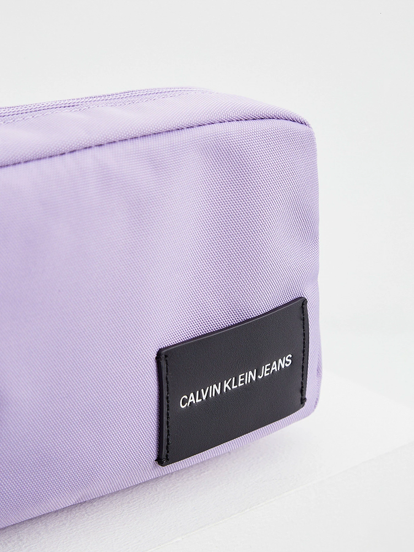 Сумки Calvin Klein модель K60K607577_V0K0 Сумки Calvin Klein модель K60K607577_V0K0 Фото