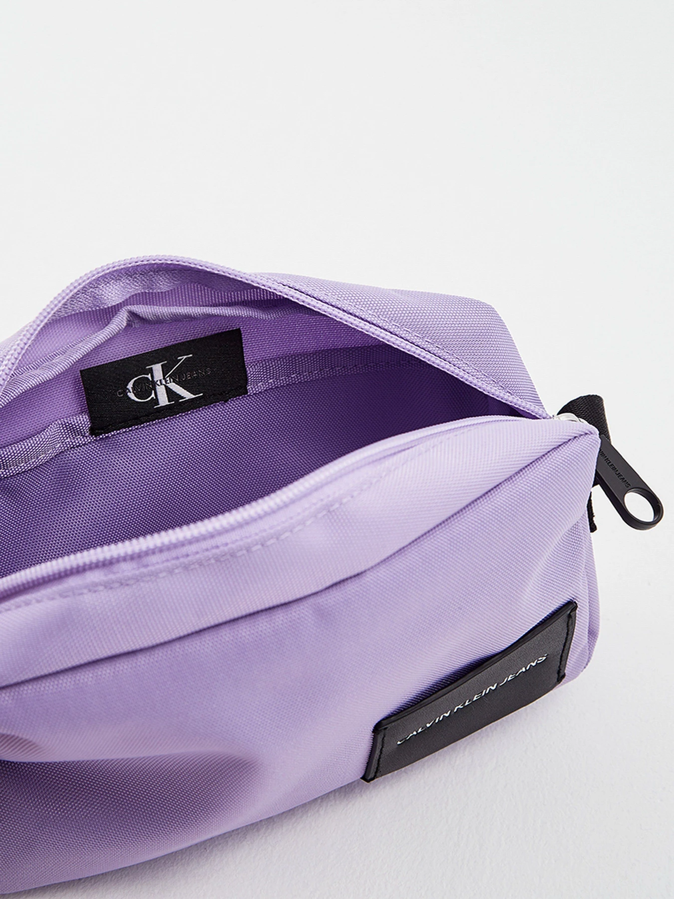 Сумки Calvin Klein модель K60K607577_V0K0 Сумки Calvin Klein модель K60K607577_V0K0 Фото