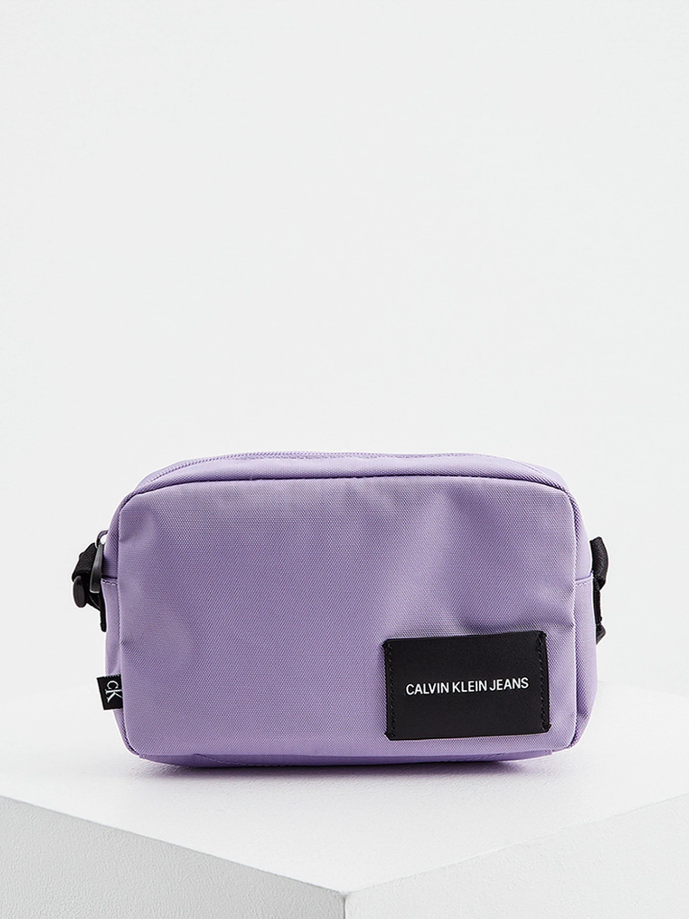 Сумки Calvin Klein модель K60K607577_V0K0 Сумки Calvin Klein модель K60K607577_V0K0 Фото