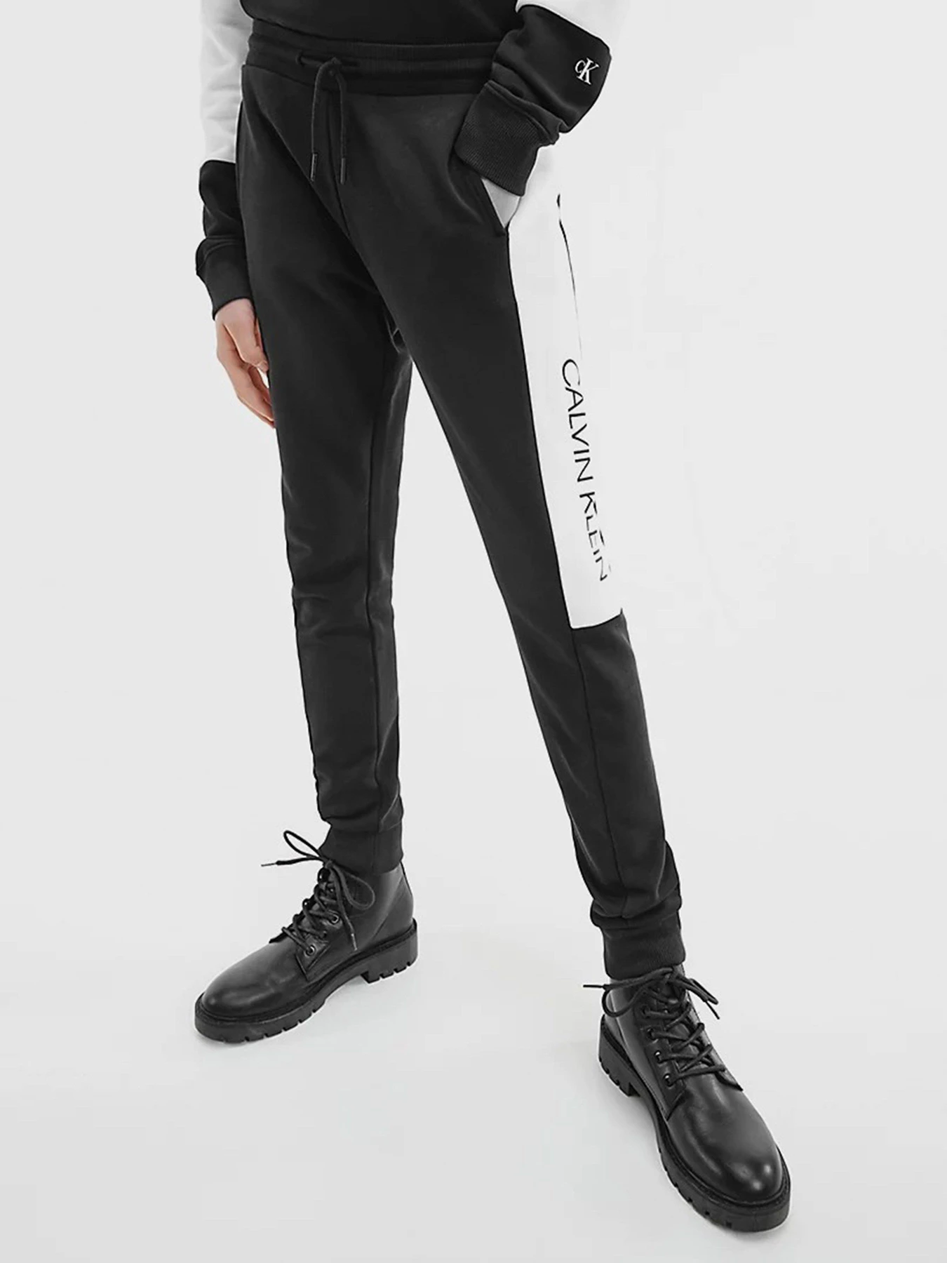 Костюмы Calvin Klein модель IB0IB00952-BEH Фото