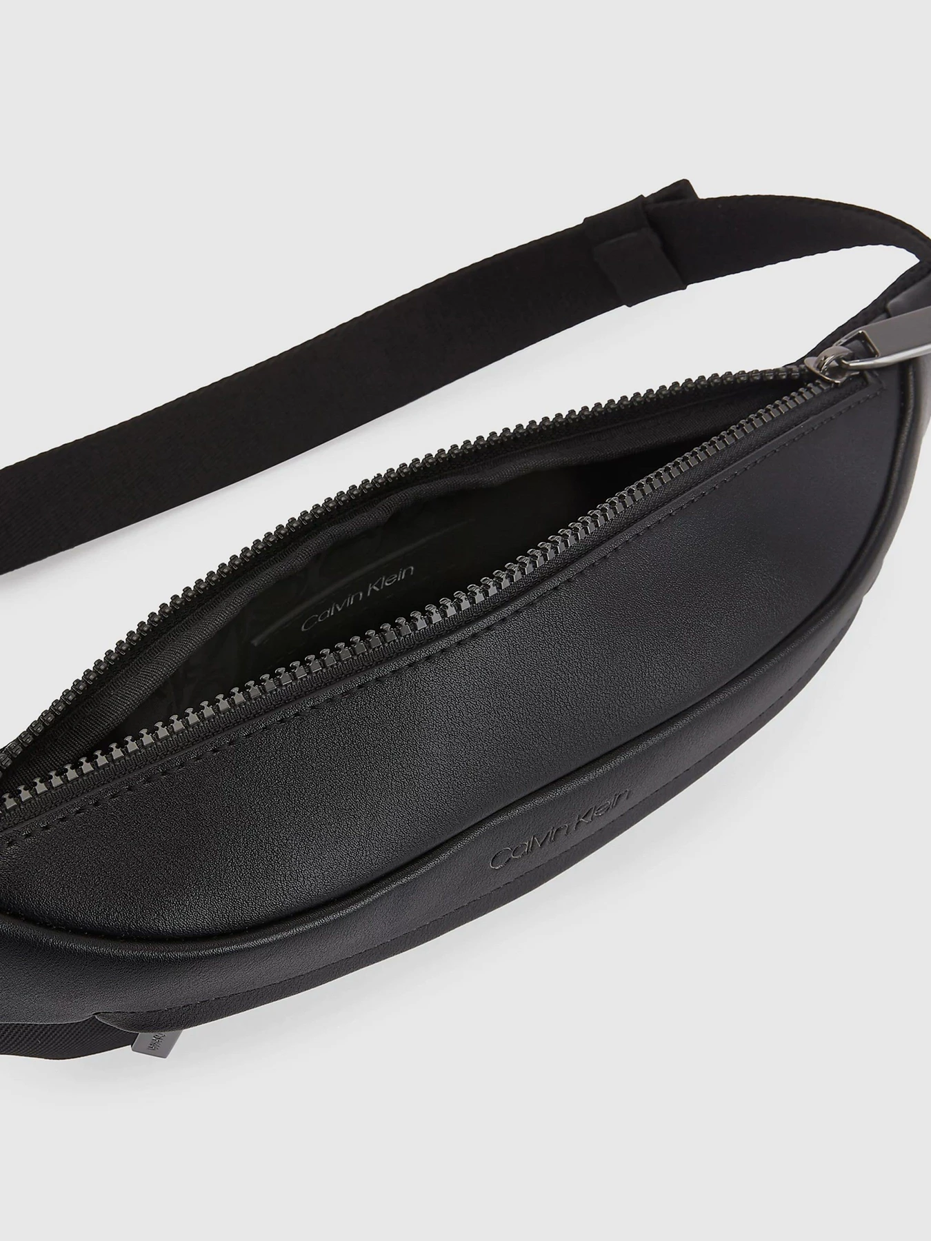 Сумки Calvin Klein модель K50K506971_BAX Сумки Calvin Klein модель K50K506971_BAX Фото