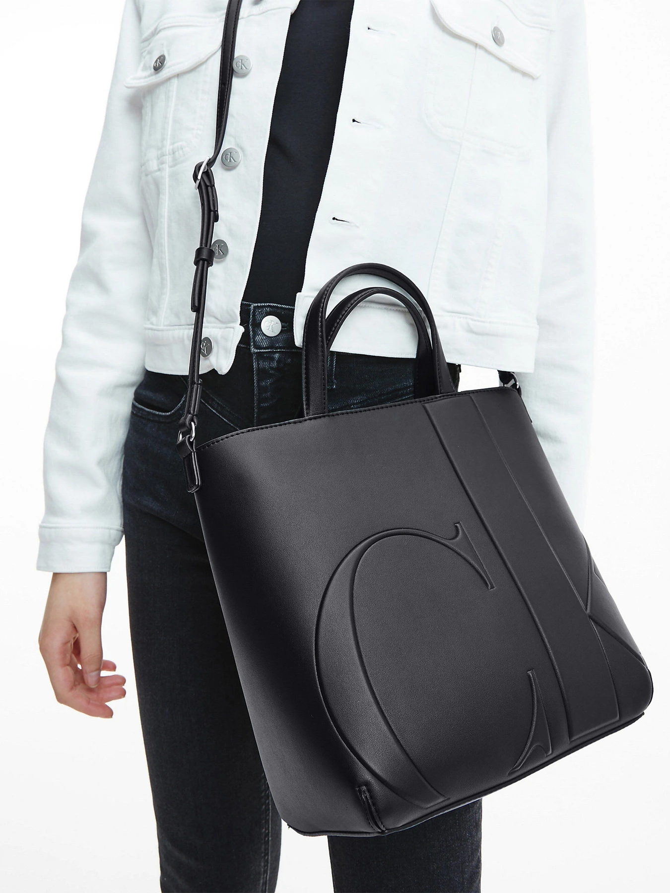 Сумки Calvin Klein модель K60K608221_BDS Сумки Calvin Klein модель K60K608221_BDS Фото