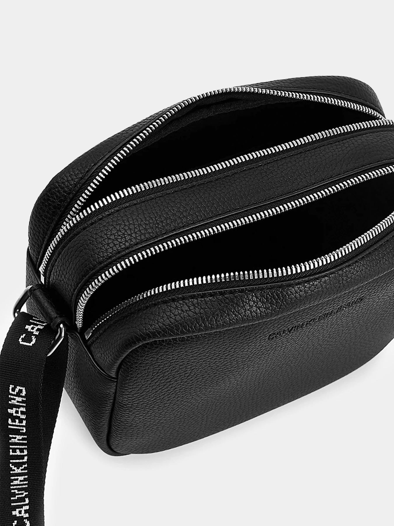 Сумки Calvin Klein модель K60K608233_BDS Сумки Calvin Klein модель K60K608233_BDS Фото