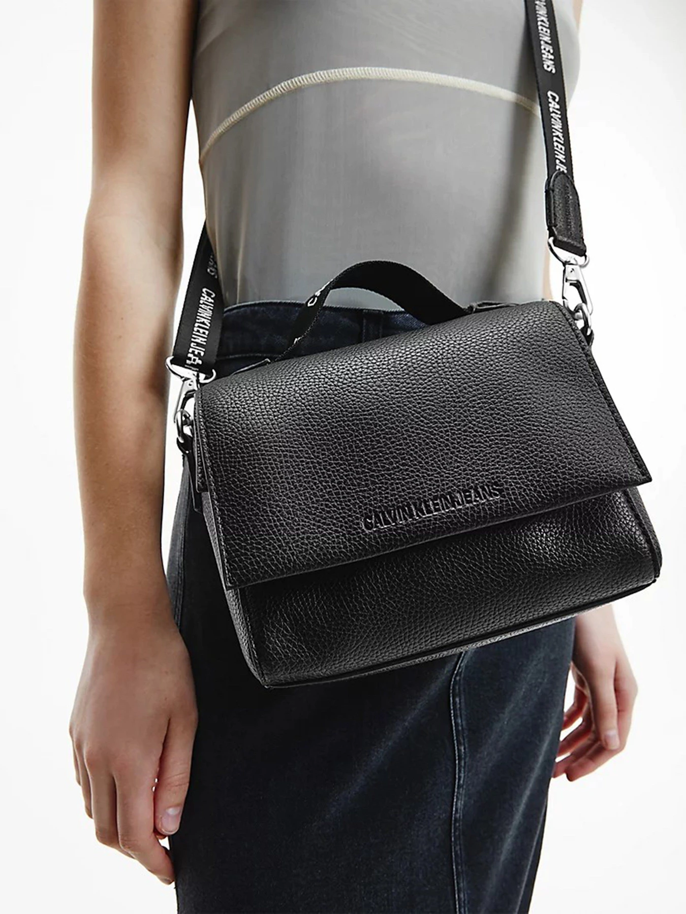 Сумки Calvin Klein модель K60K608267_BDS Сумки Calvin Klein модель K60K608267_BDS Фото