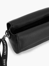 Сумки Calvin Klein модель K60K608267_BDS Фото