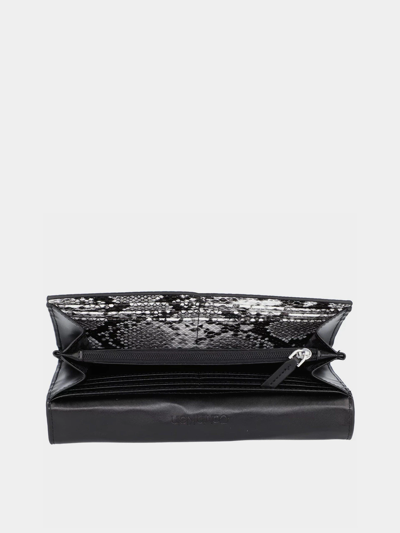 Кошельки Calvin Klein Re-Lock Trifold Lg Python модель K60K608327_0GK Кошельки Calvin Klein Re-Lock Trifold Lg Python модель K60K608327_0GK Фото