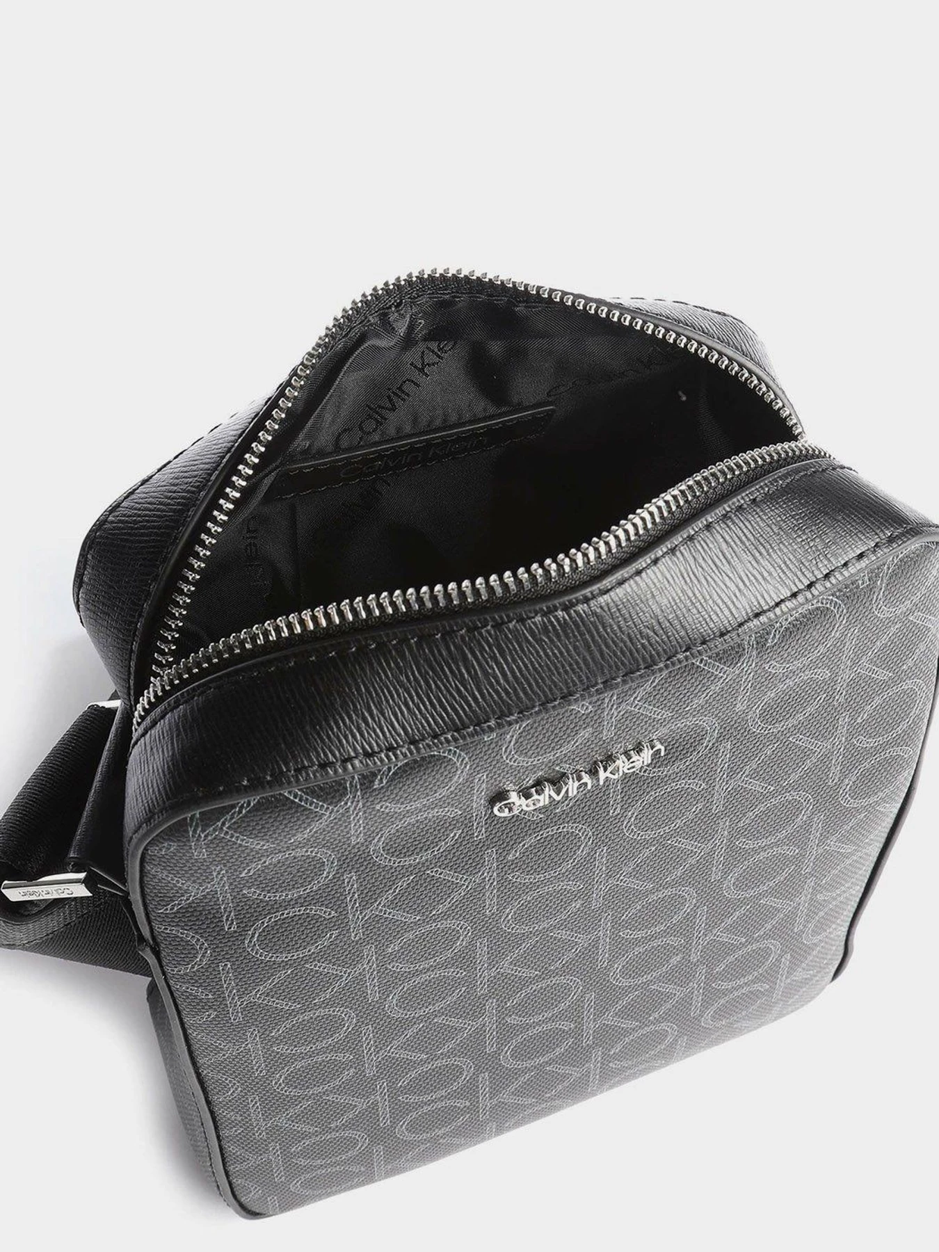 Сумки Calvin Klein модель K50K508098_01E Фото