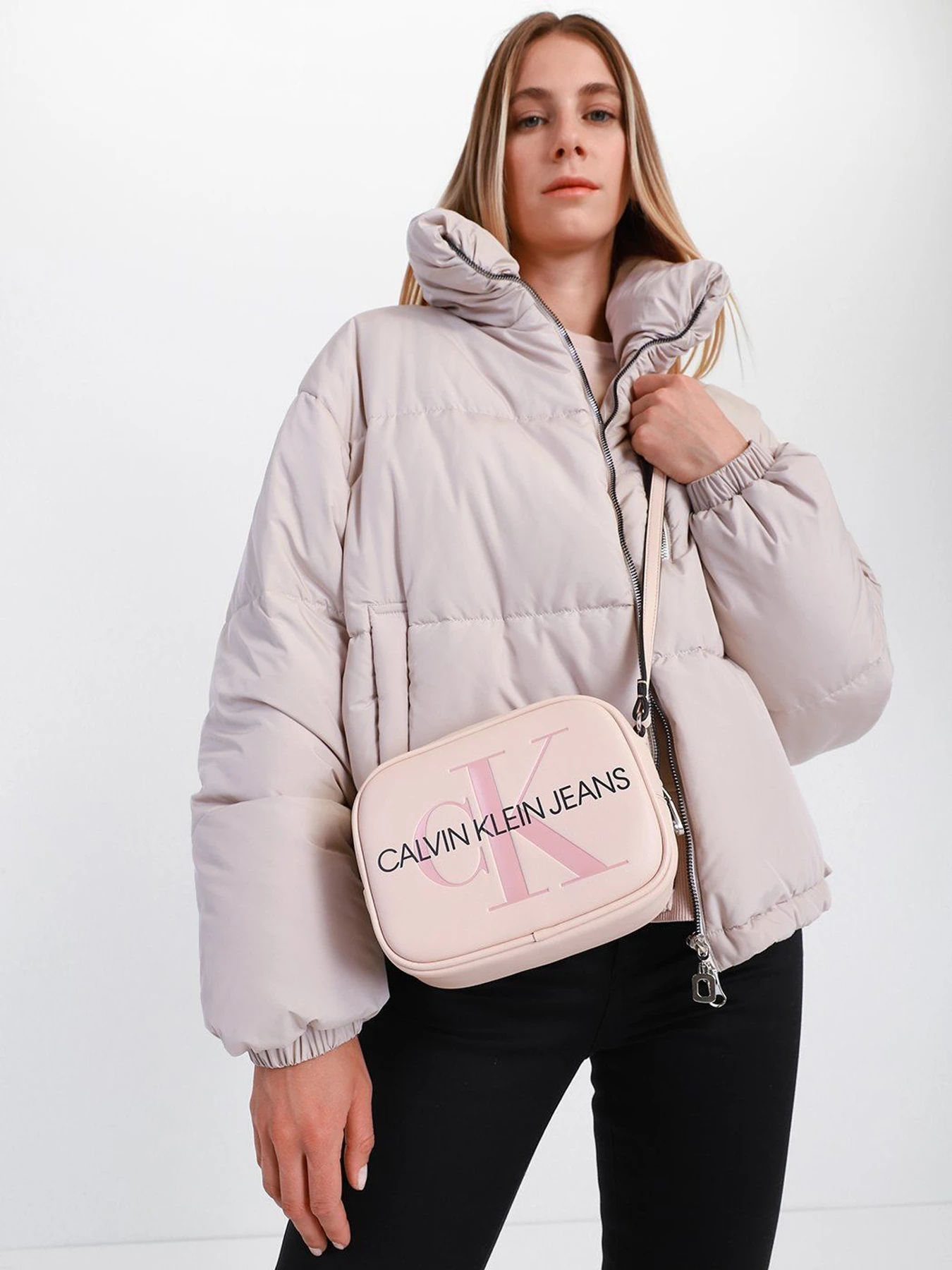 Сумки Calvin Klein модель K60K608373_AEO Сумки Calvin Klein модель K60K608373_AEO Фото