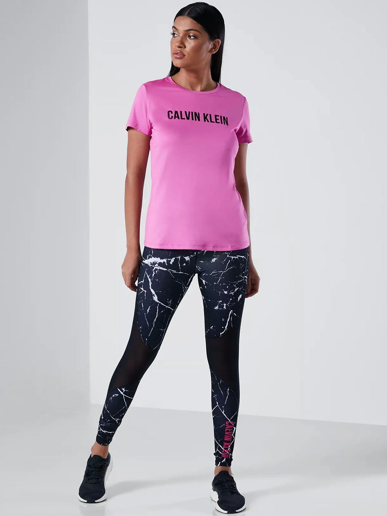 Футболки и поло Calvin Klein модель 00GWF0K168-608 Футболки и поло Calvin Klein модель 00GWF0K168-608 Фото