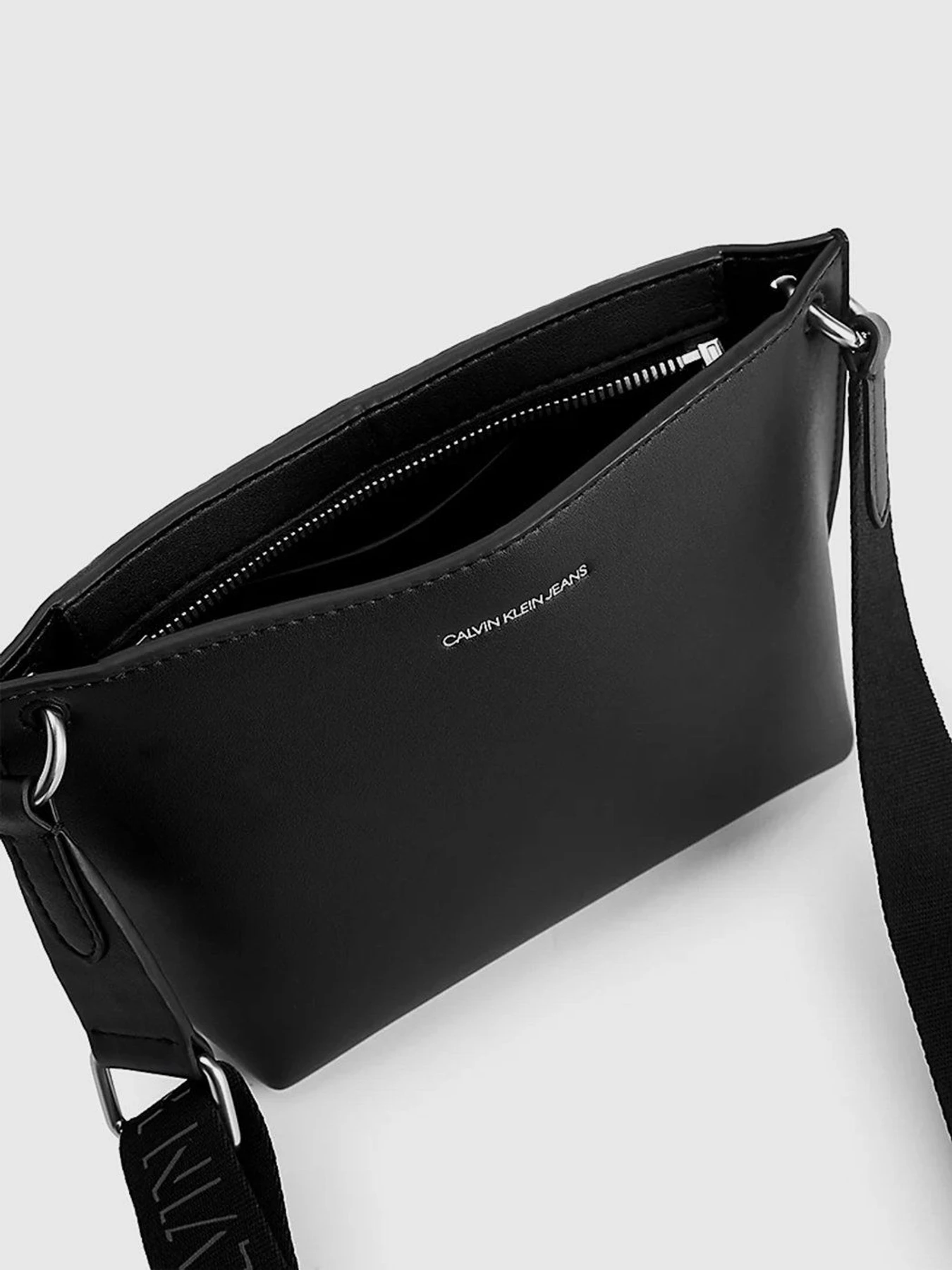 Сумки Calvin Klein модель K60K608383_BDS Фото
