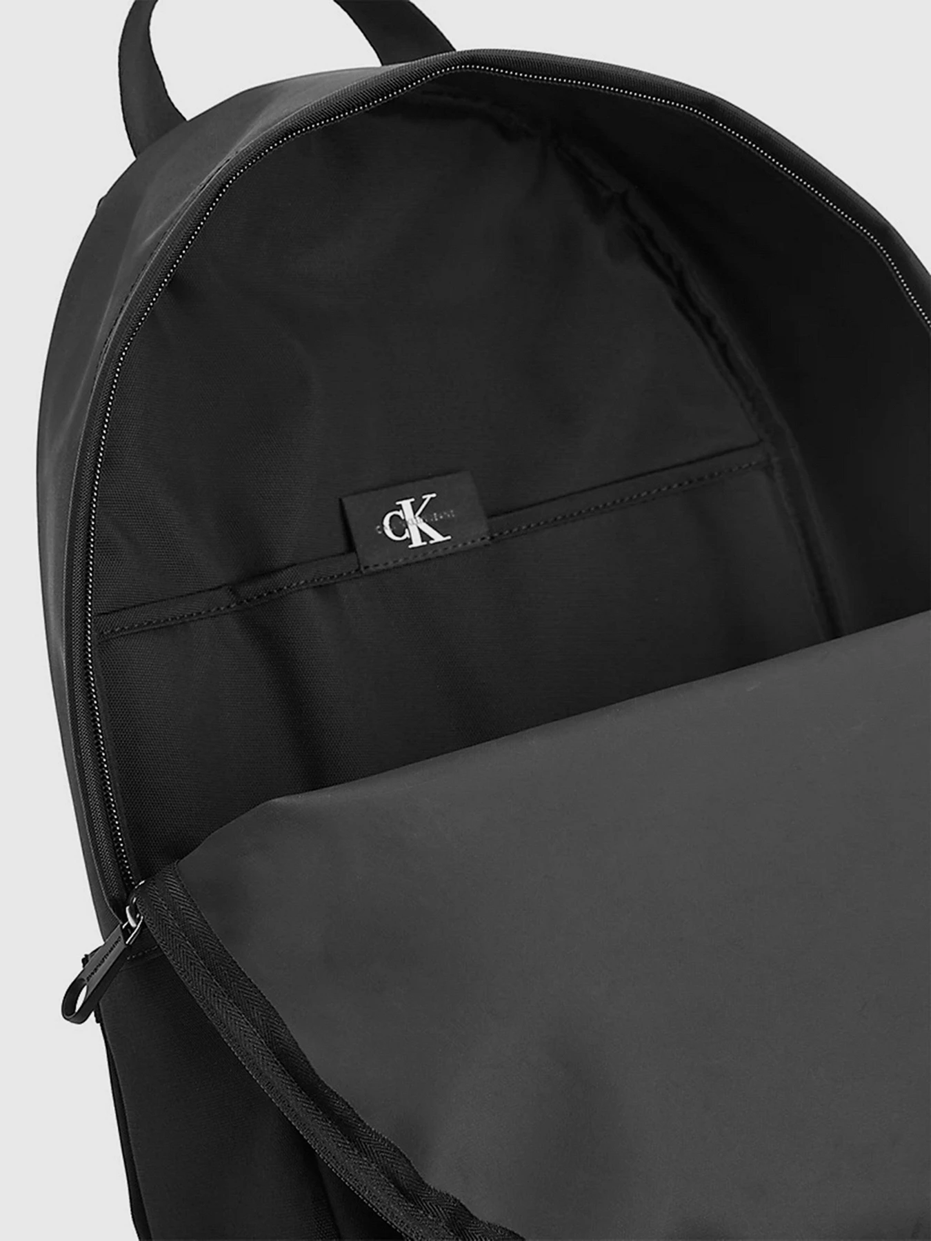 Рюкзаки Calvin Klein Sport Essential Campus BP40 модель K60K608841_BDS Рюкзаки Calvin Klein Sport Essential Campus BP40 модель K60K608841_BDS Фото