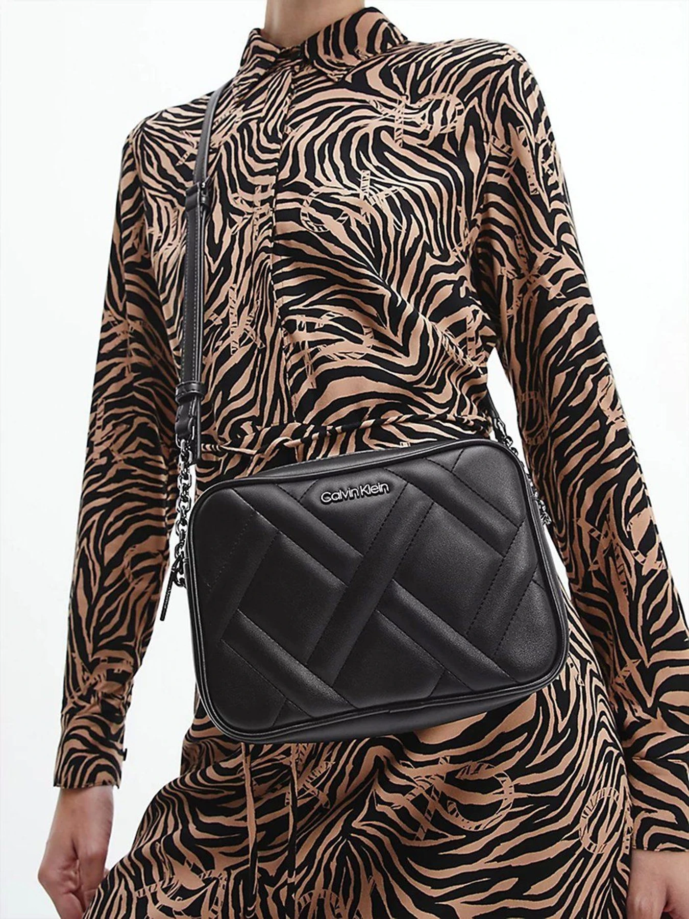 Сумки Calvin Klein модель K60K608446_BAX Сумки Calvin Klein модель K60K608446_BAX Фото