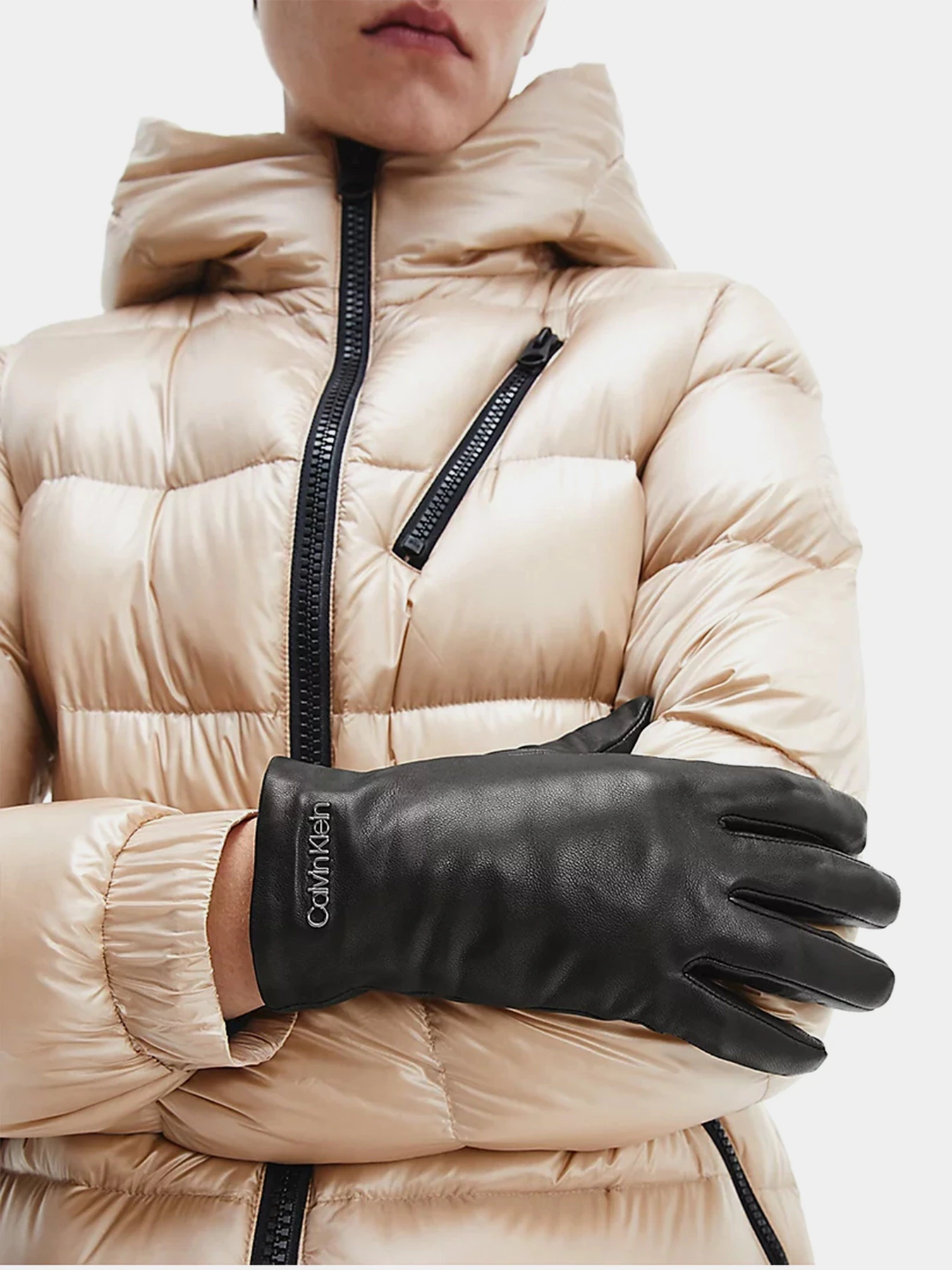 Перчатки и варежки Calvin Klein Ck Must Gloves модель K60K608652_BAX Перчатки и варежки Calvin Klein Ck Must Gloves модель K60K608652_BAX Фото