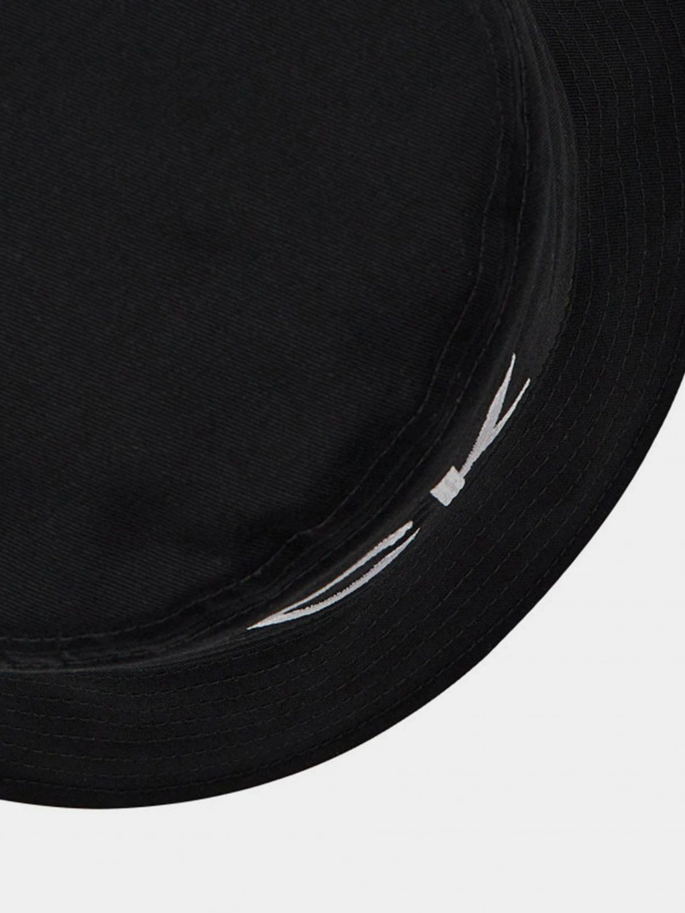 Шапки и кепки Calvin Klein Bucket Lines Embro модель K50K508160_BAX Шапки и кепки Calvin Klein Bucket Lines Embro модель K50K508160_BAX Фото