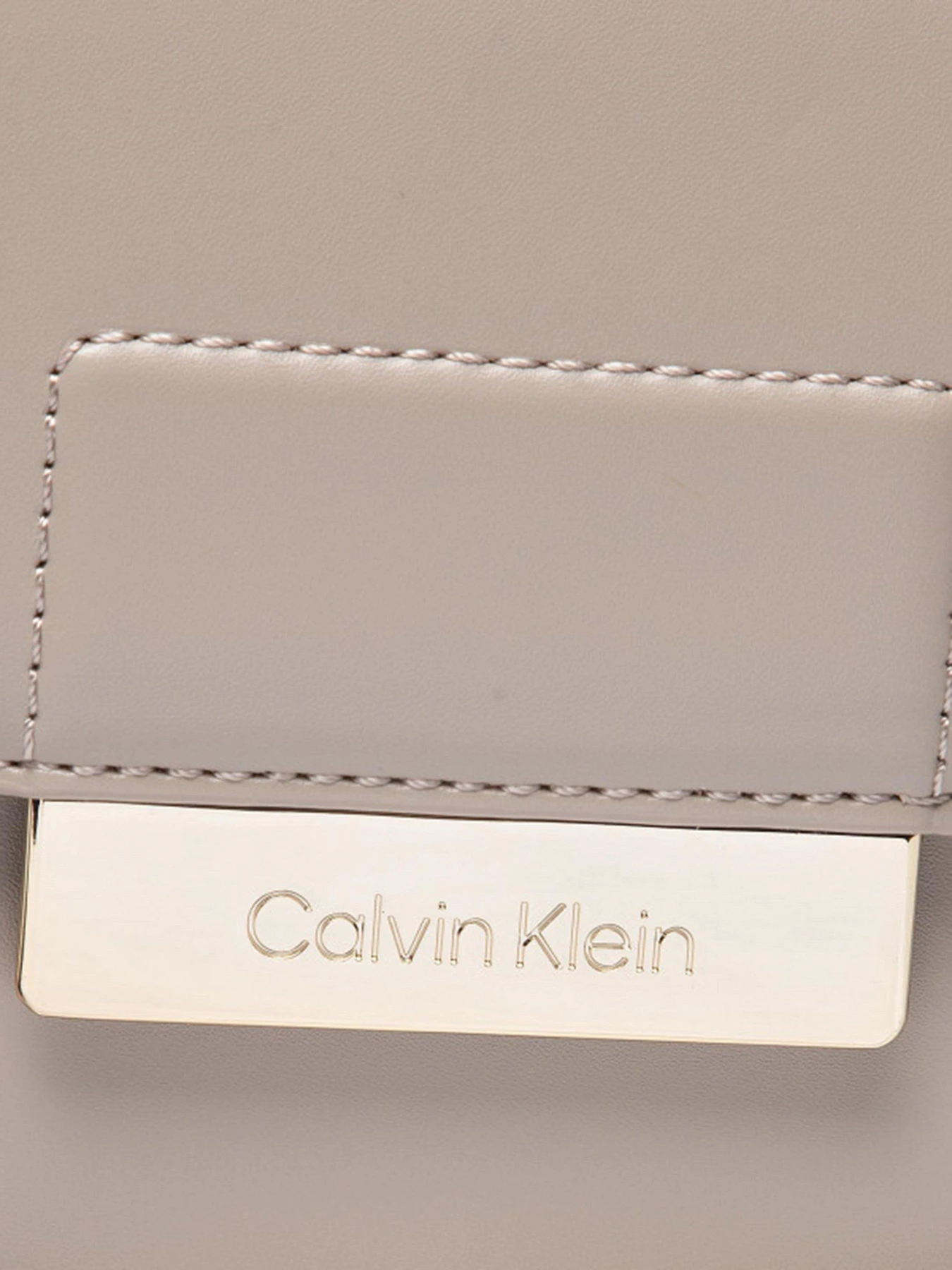 Сумки Calvin Klein модель K60K608733_PFC Фото