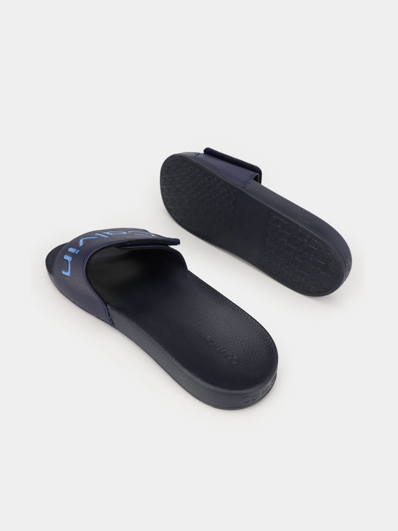 Шльопанці Calvin Klein Adj Pool Slide Pu модель HM0HM00957-DW4 Шльопанці Calvin Klein Adj Pool Slide Pu модель HM0HM00957-DW4 Фото