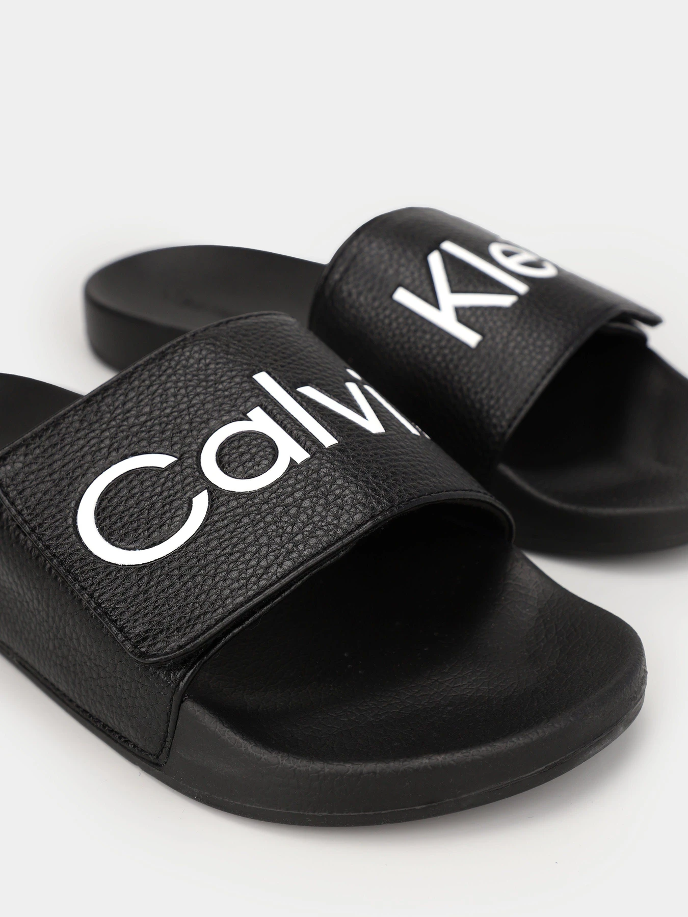 Шлёпанцы Calvin Klein Adj Pool Slide Pu модель HM0HM00957-BEH Шлёпанцы Calvin Klein Adj Pool Slide Pu модель HM0HM00957-BEH Фото