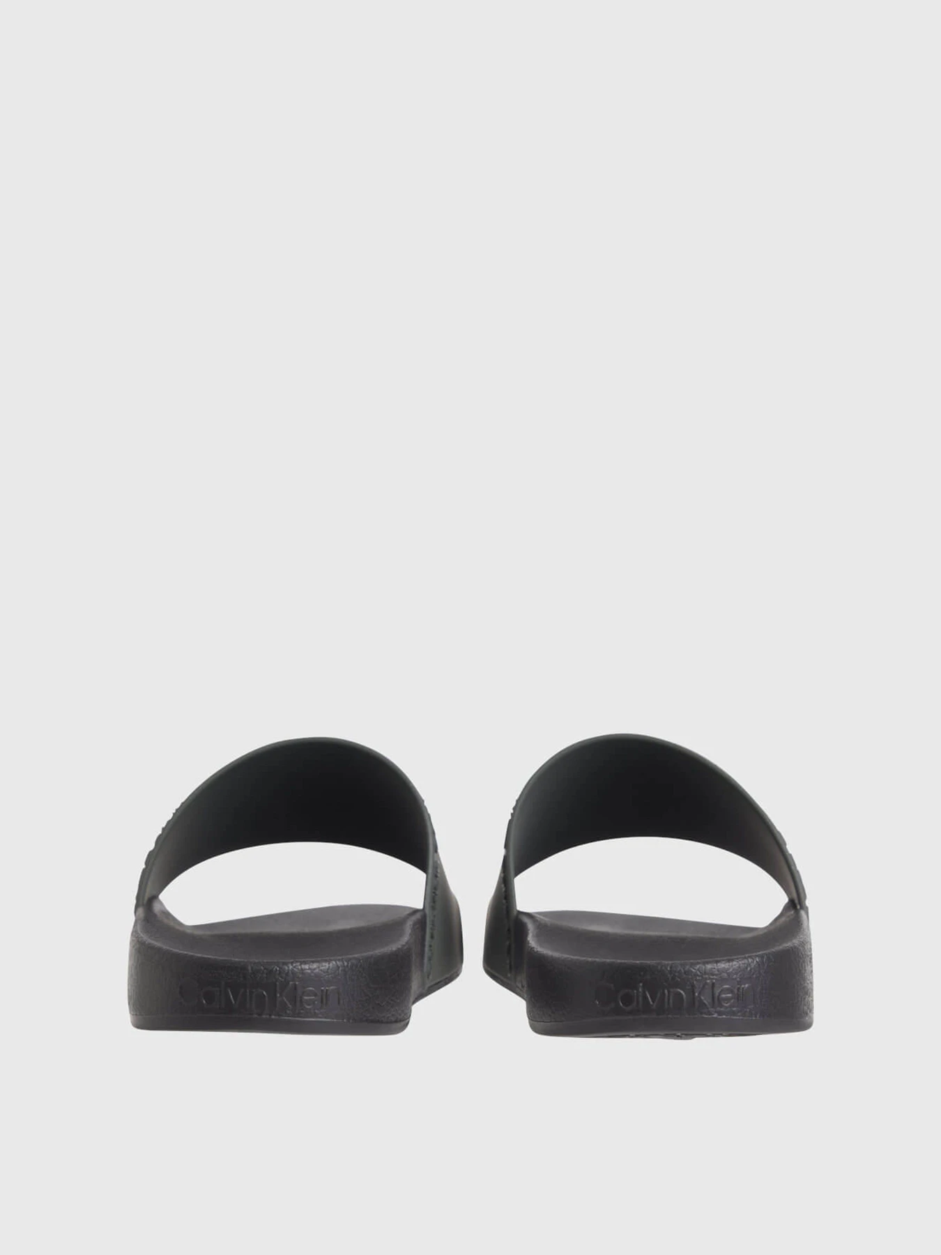 Шлёпанцы Calvin Klein Pool Slide Rubber модель HM0HM00981-MRZ Шлёпанцы Calvin Klein Pool Slide Rubber модель HM0HM00981-MRZ Фото