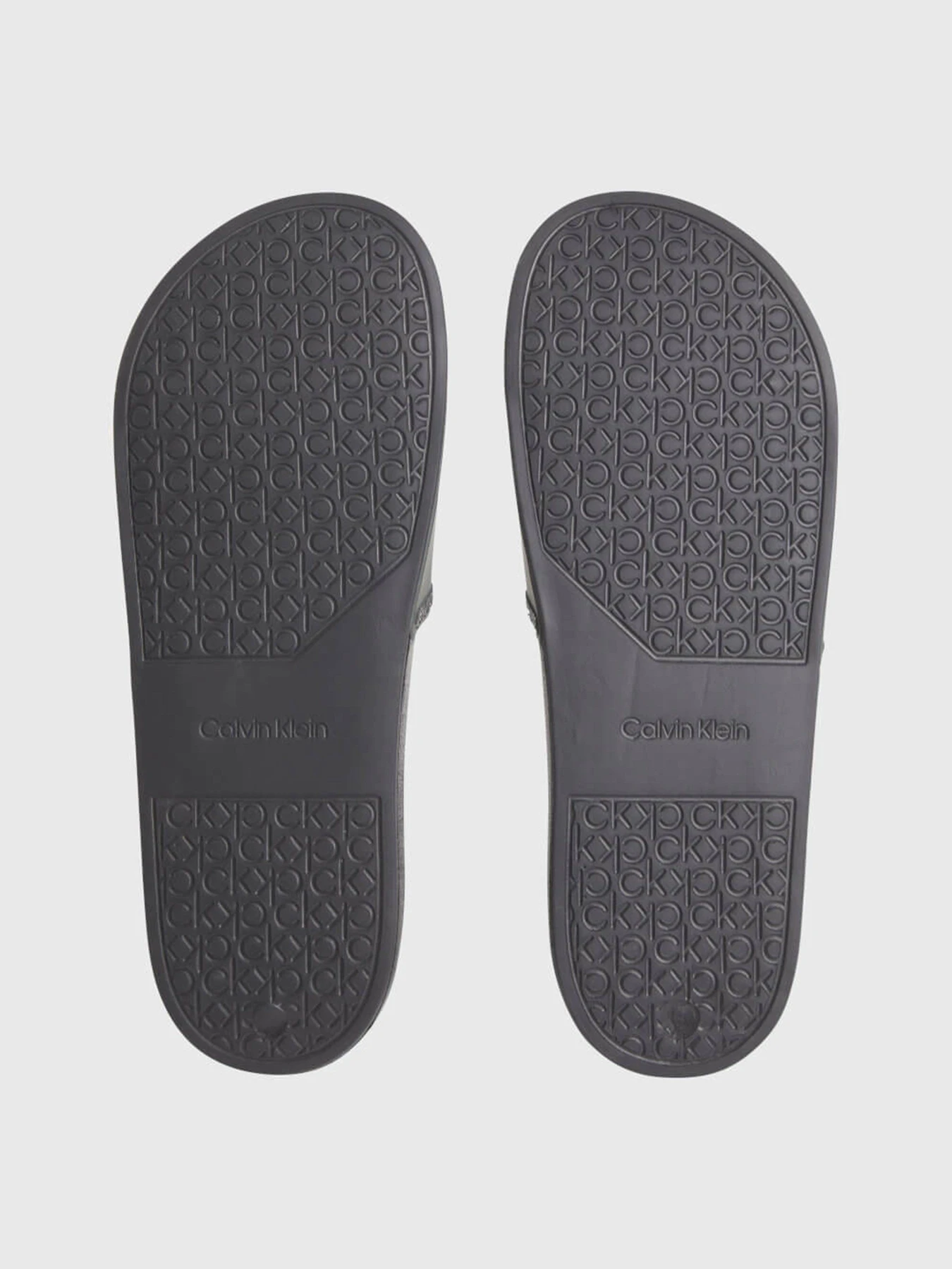 Шлёпанцы Calvin Klein Pool Slide Rubber модель HM0HM00981-MRZ Шлёпанцы Calvin Klein Pool Slide Rubber модель HM0HM00981-MRZ Фото