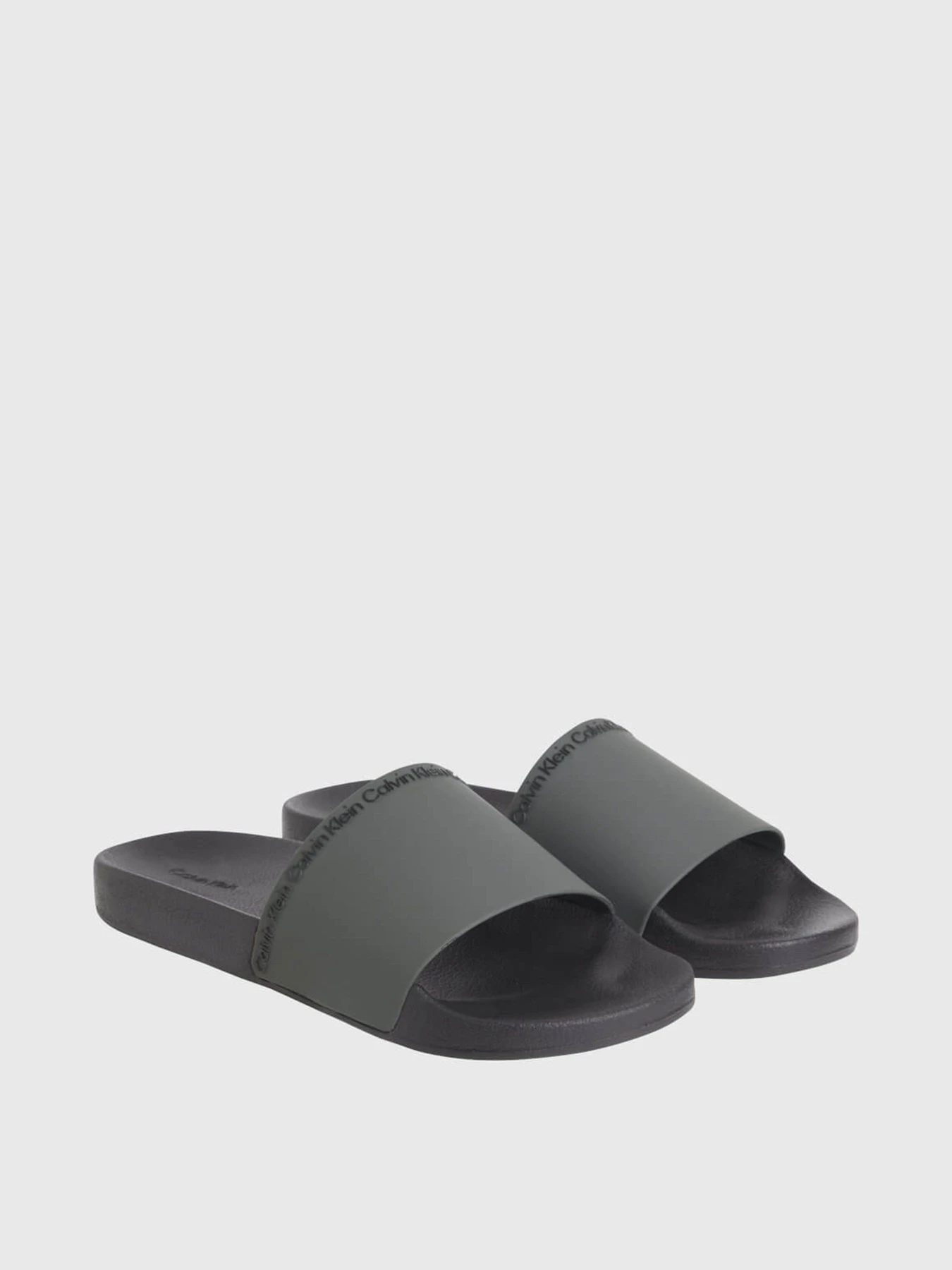 Шлёпанцы Calvin Klein Pool Slide Rubber модель HM0HM00981-MRZ Шлёпанцы Calvin Klein Pool Slide Rubber модель HM0HM00981-MRZ Фото