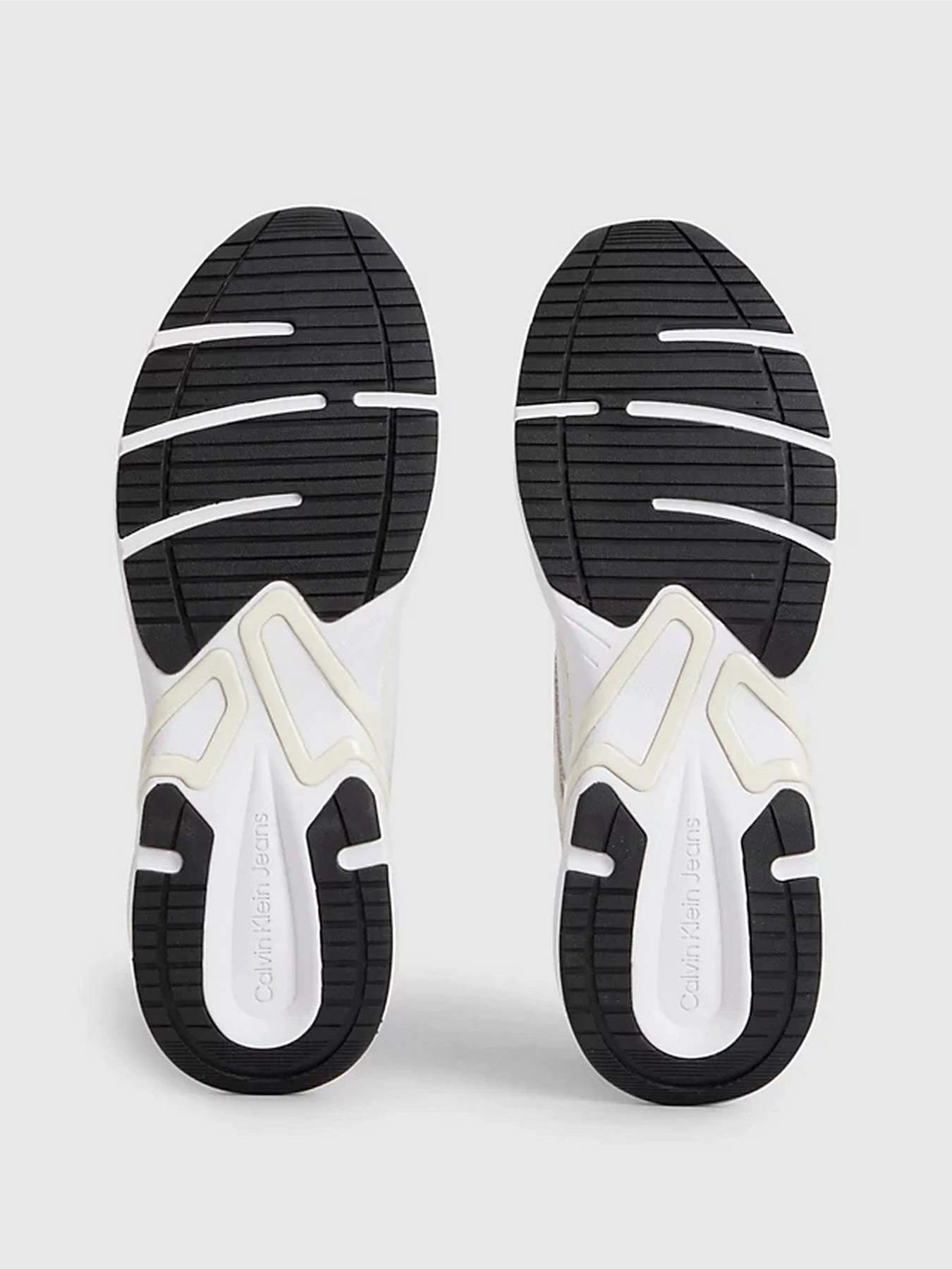 Кроссовки Calvin Klein Retro Tennis Oversized Mesh модель YM0YM00636-0K6 Кроссовки Calvin Klein Retro Tennis Oversized Mesh модель YM0YM00636-0K6 Фото
