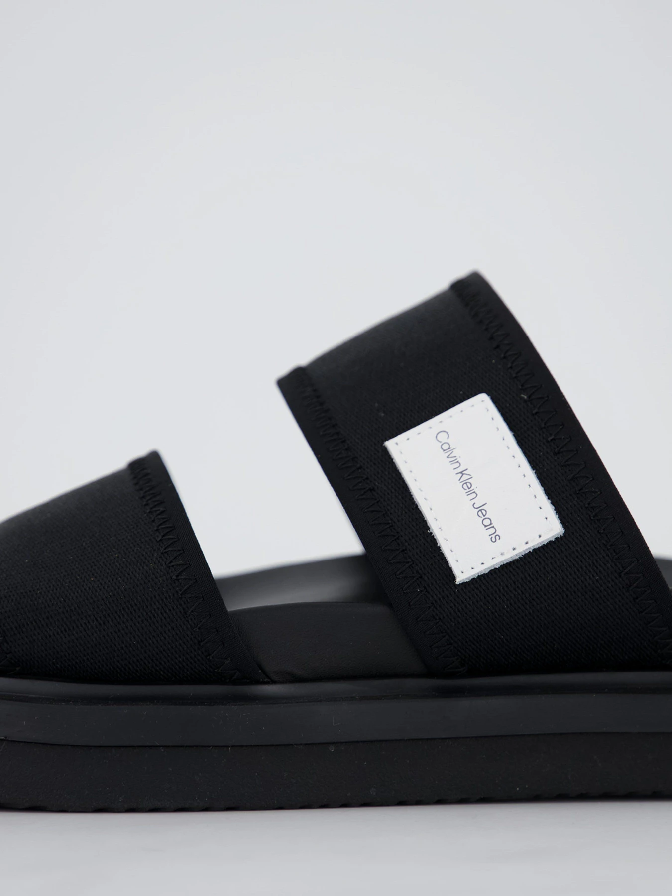 Шльопанці Calvin Klein Sandal Doublebar Badge модель YM0YM00642-BDS Шльопанці Calvin Klein Sandal Doublebar Badge модель YM0YM00642-BDS Фото