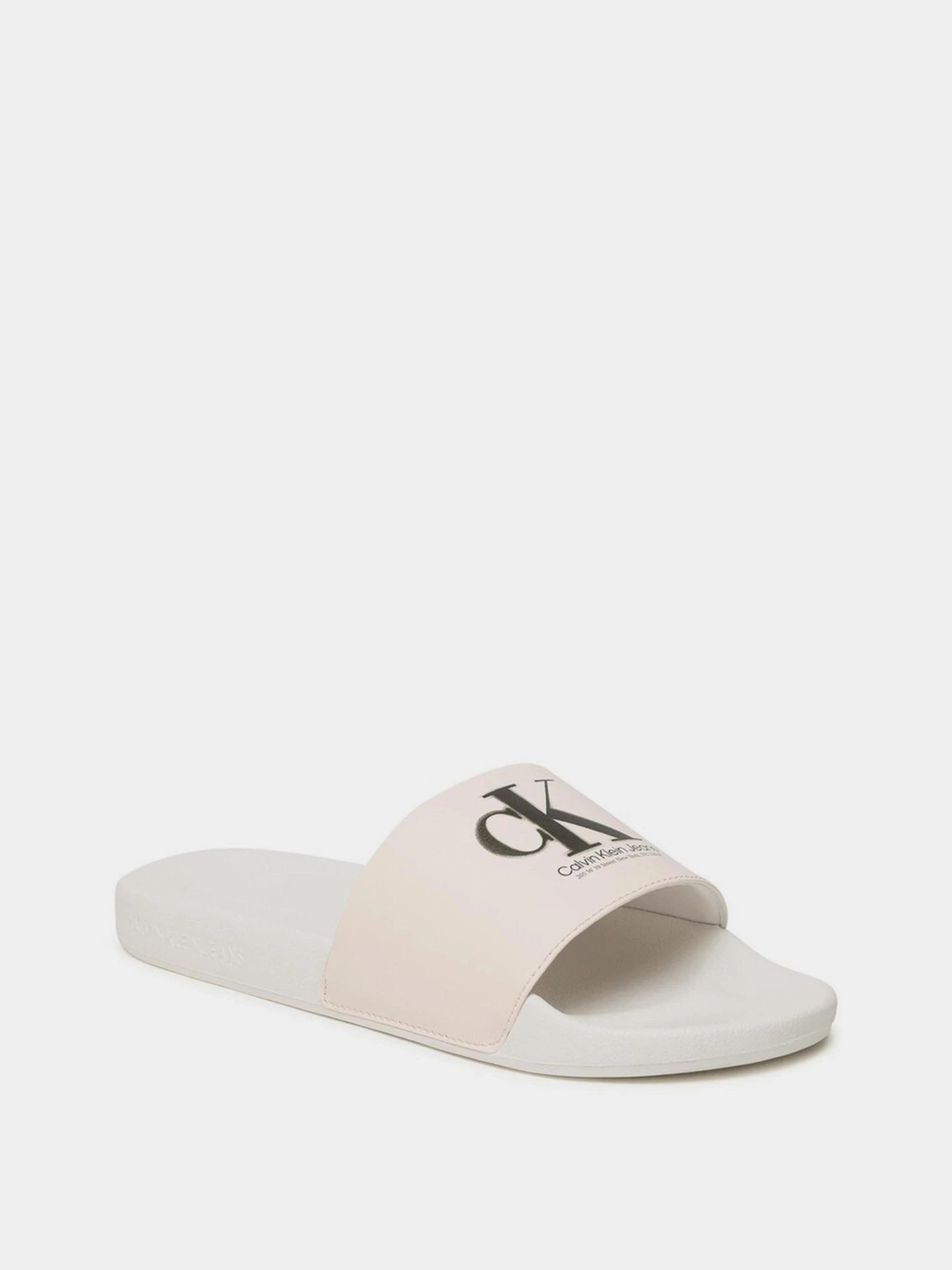 Шлёпанцы Calvin Klein Slide Oversized Brand модель YM0YM00662-YBH Шлёпанцы Calvin Klein Slide Oversized Brand модель YM0YM00662-YBH Фото