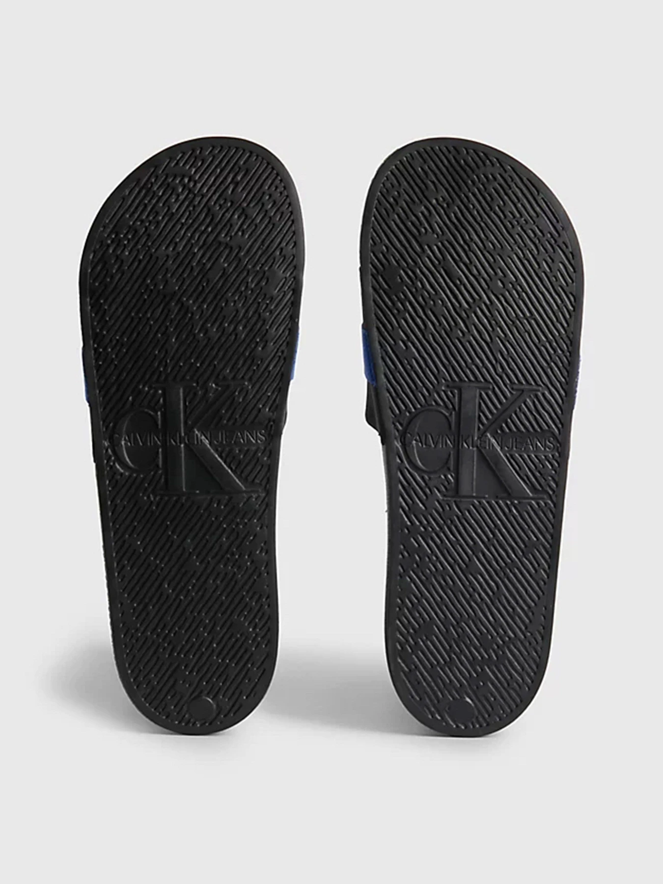 Шлёпанцы Calvin Klein Slide Webbing модель YM0YM00663-0GP Шлёпанцы Calvin Klein Slide Webbing модель YM0YM00663-0GP Фото