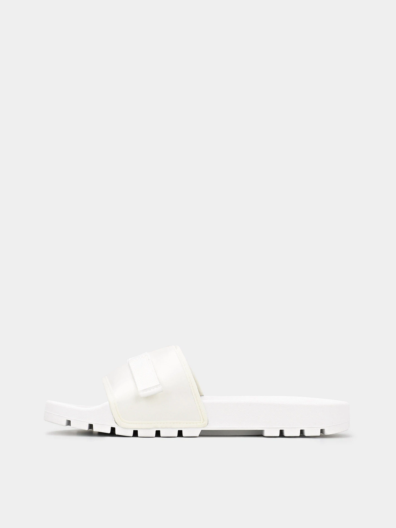 Шлёпанцы Calvin Klein Truck Slide Velcro модель YM0YM00693-0LA Шлёпанцы Calvin Klein Truck Slide Velcro модель YM0YM00693-0LA Фото
