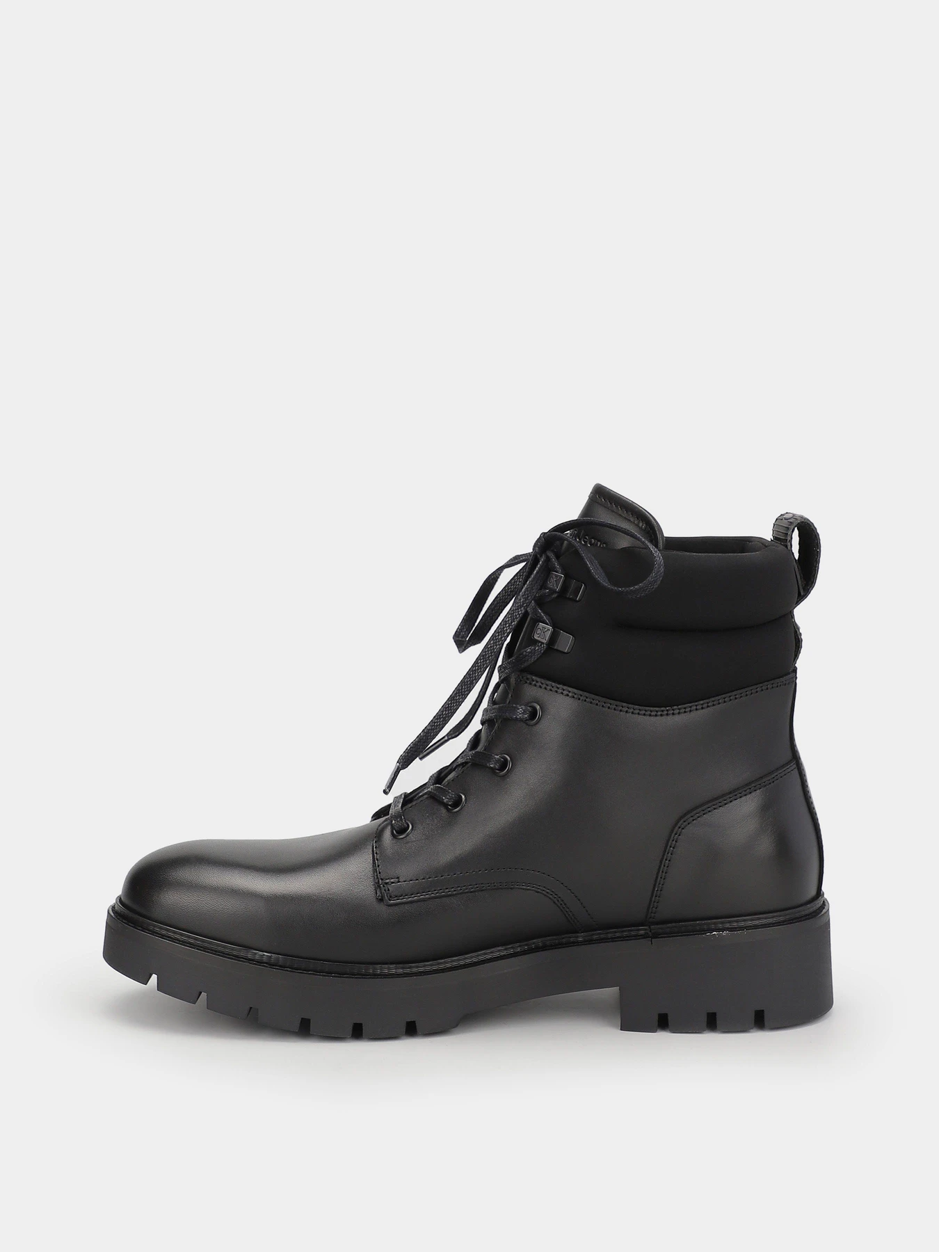 Ботинки и сапоги Calvin Klein Combat Mid Laceup Boot Lth модель YM0YM00832-BEH Ботинки и сапоги Calvin Klein Combat Mid Laceup Boot Lth модель YM0YM00832-BEH Фото