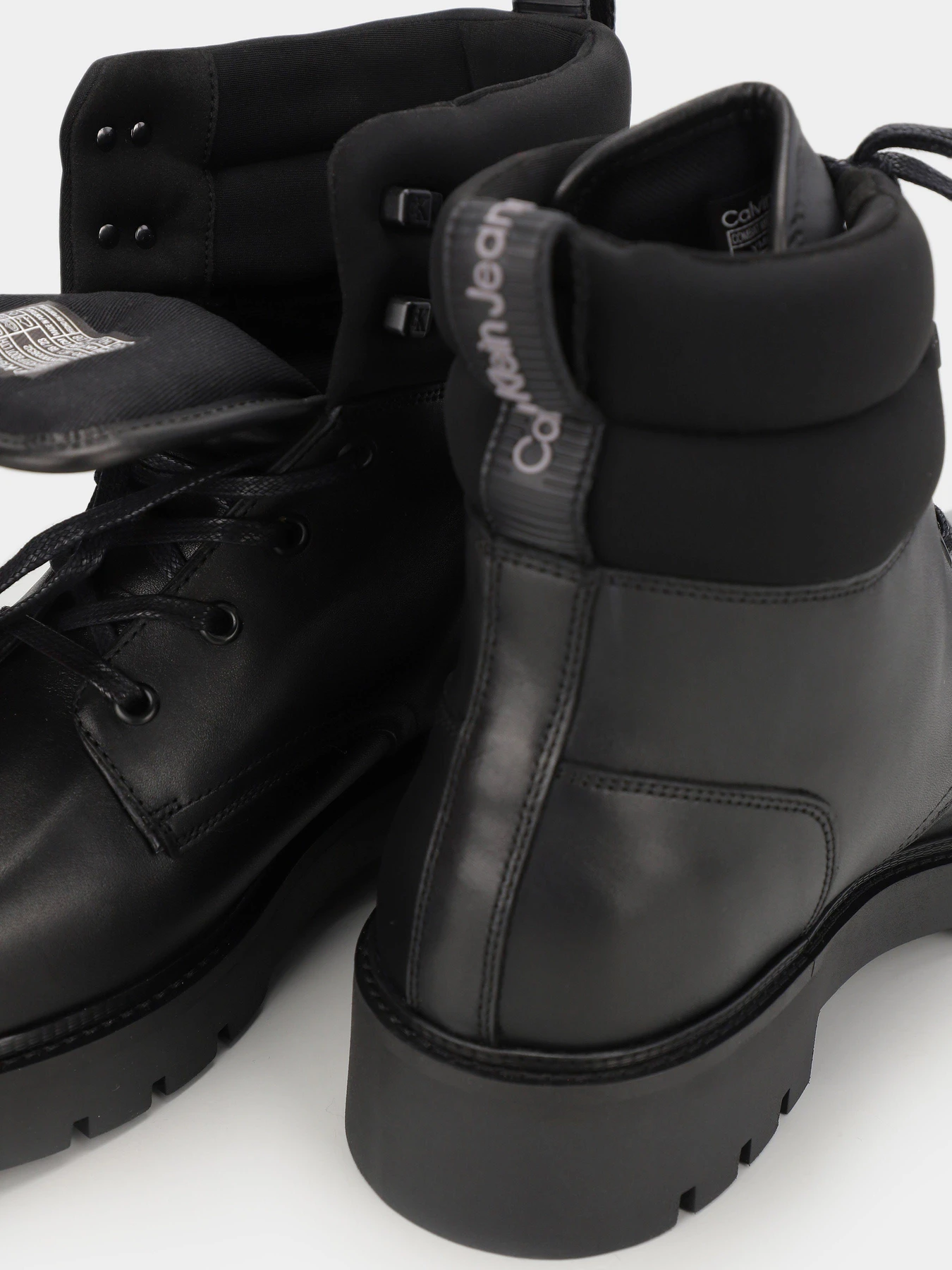 Ботинки и сапоги Calvin Klein Combat Mid Laceup Boot Lth модель YM0YM00832-BEH Ботинки и сапоги Calvin Klein Combat Mid Laceup Boot Lth модель YM0YM00832-BEH Фото