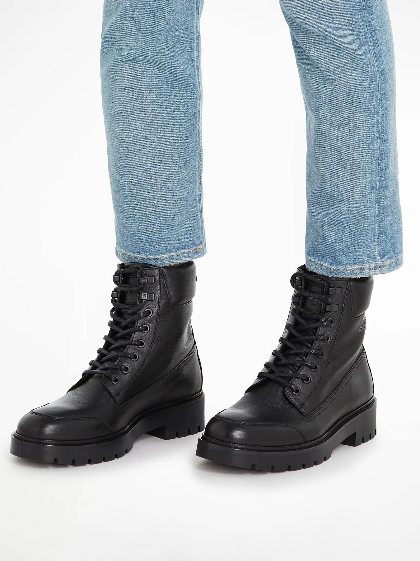 Черевики та чоботи Calvin Klein Combat Mid Laceup Wl Lth модель YM0YM00847-0GT Фото
